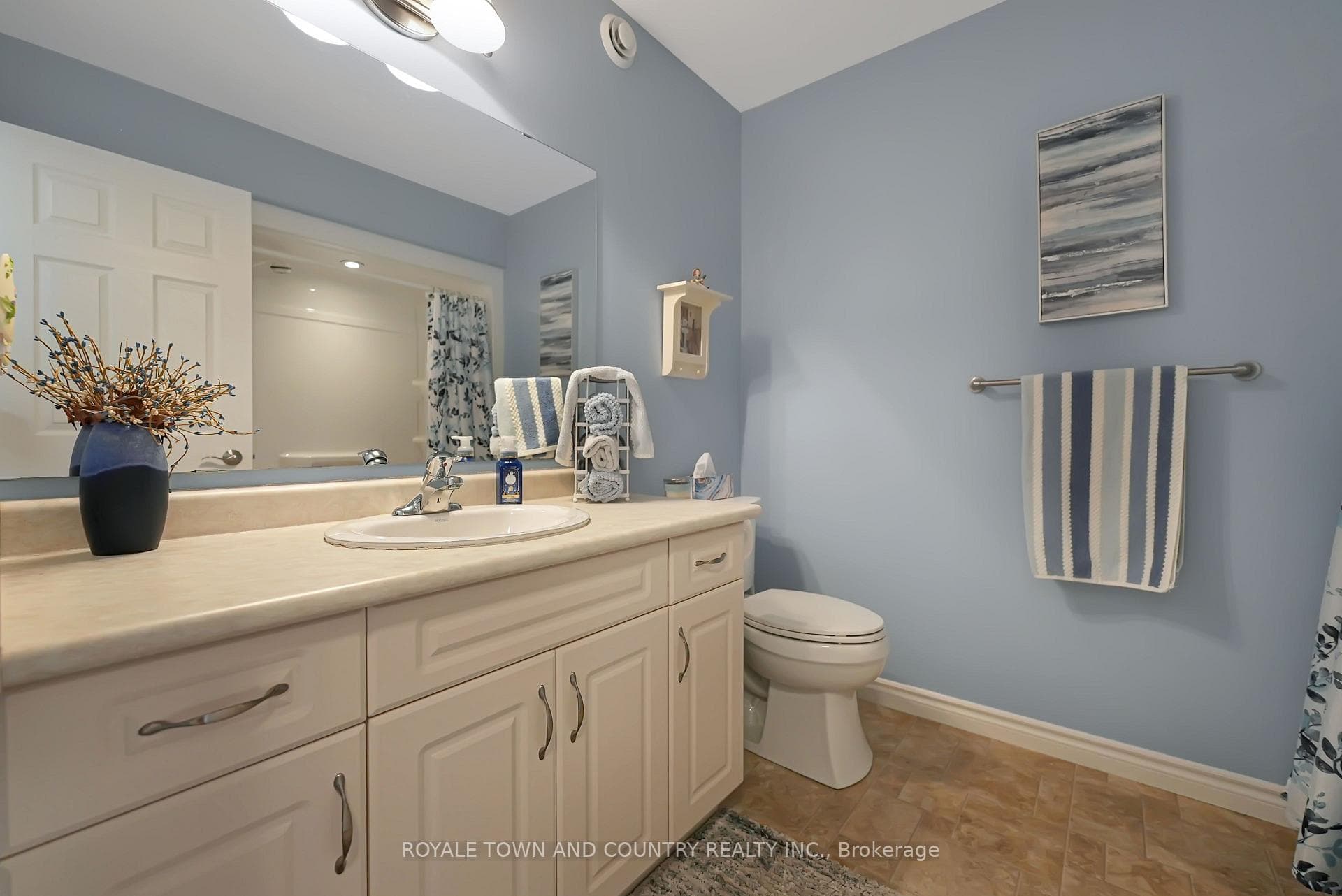 216 Lindsay Street photo 22