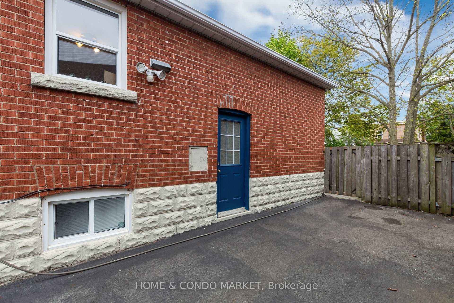 128 Bond Street photo 21