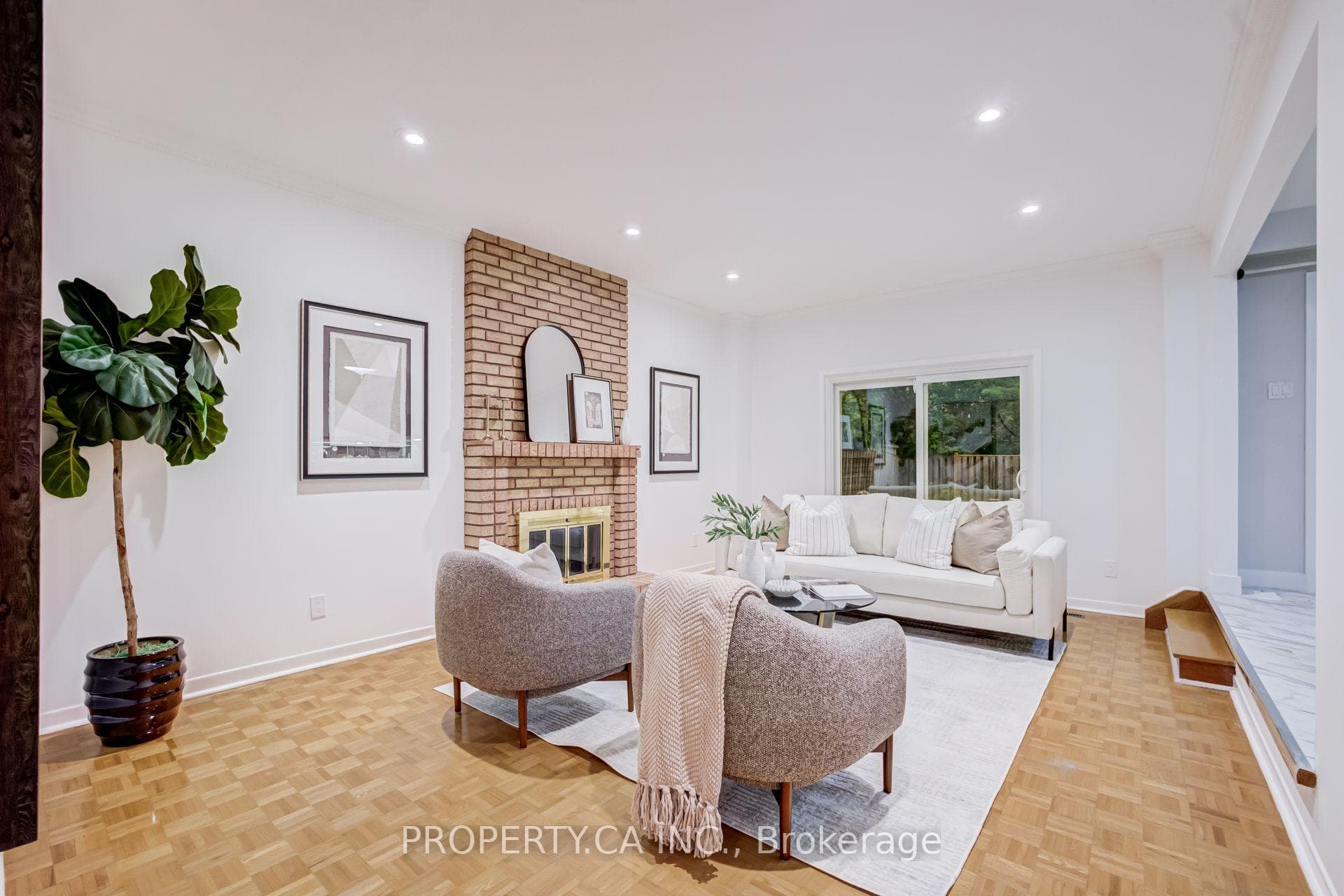 143 Cambridge Crescent photo 17