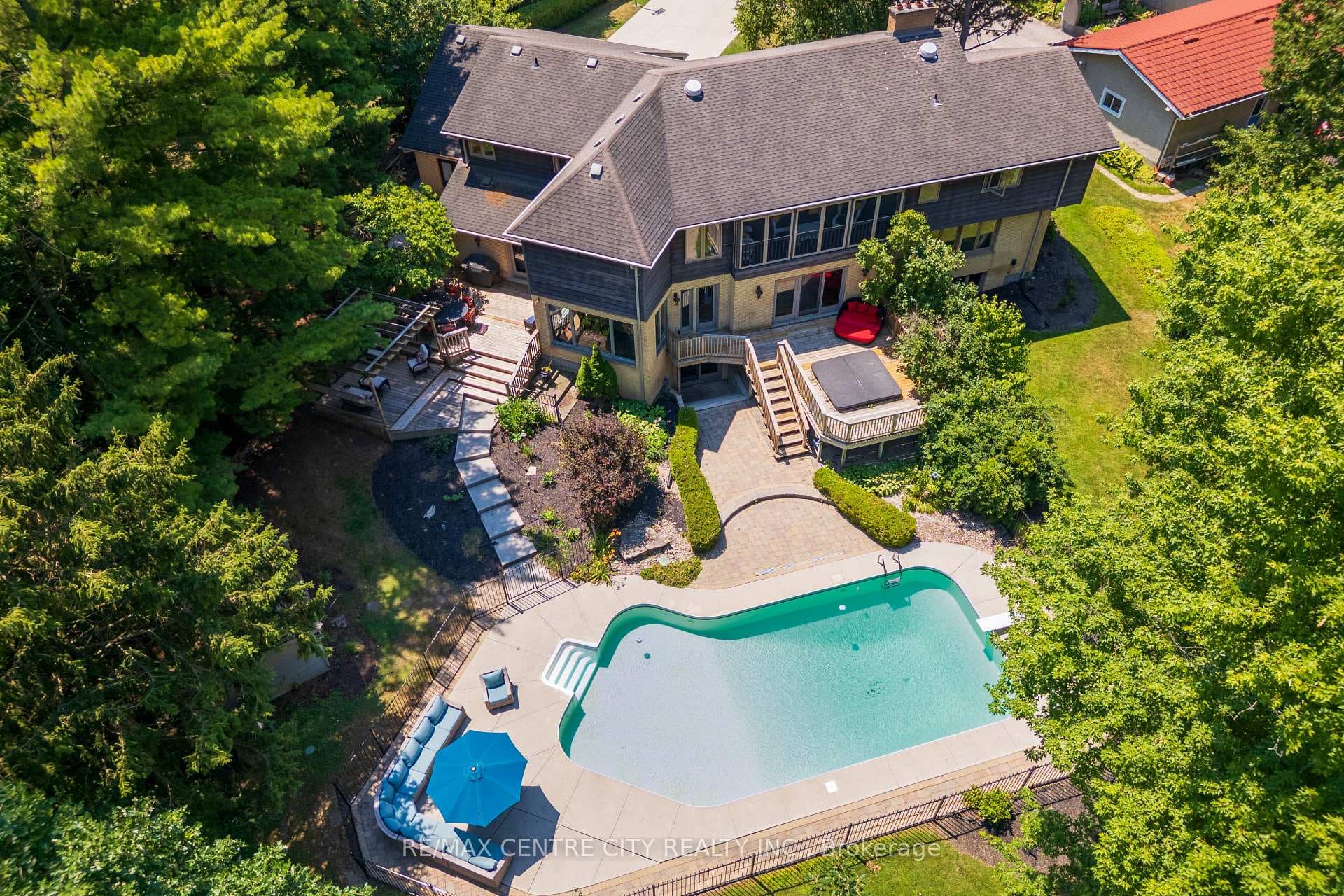 255 MILL POND Crescent photo 4