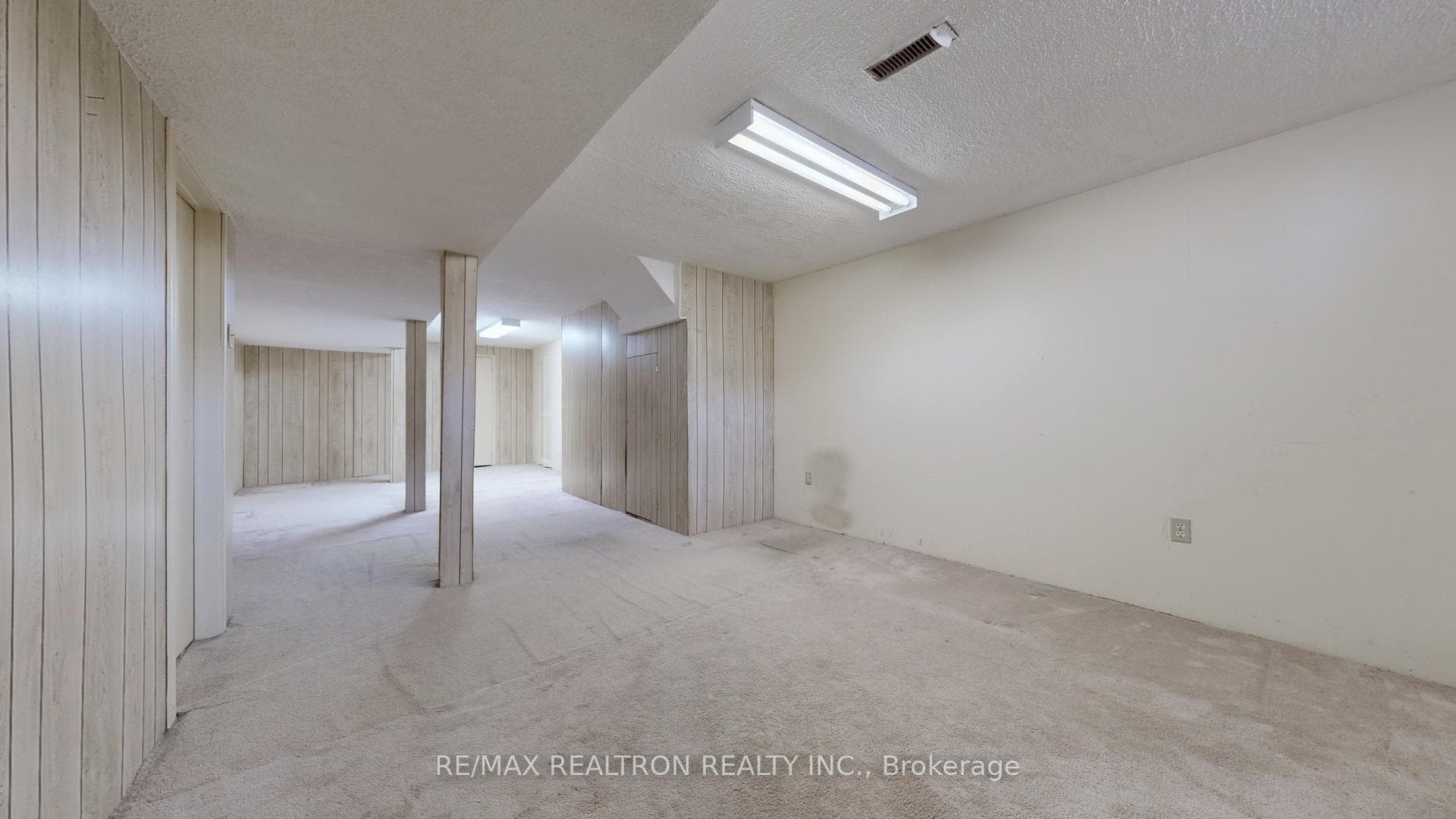 66 Roxanne Crescent photo 44