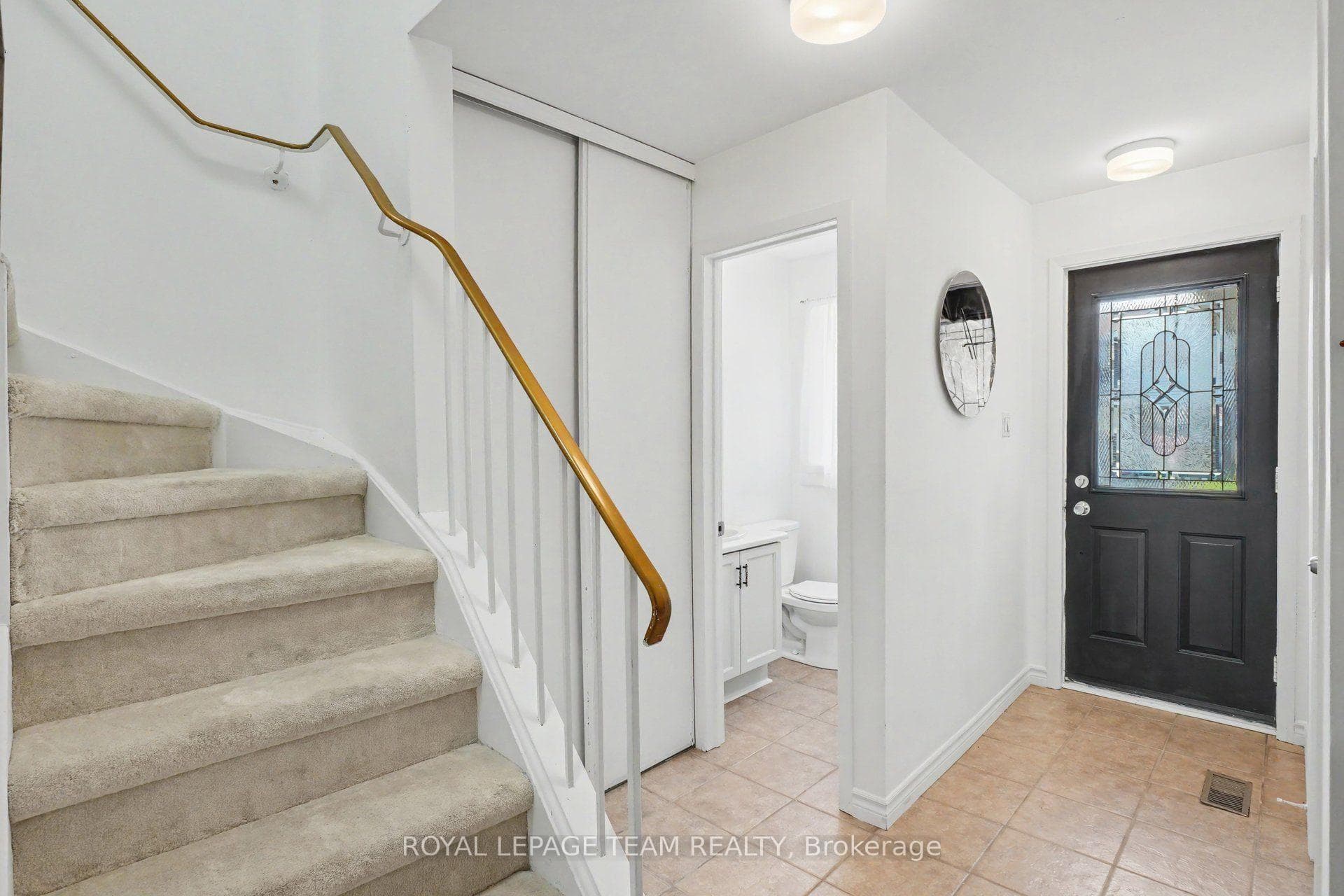 42 Sundback Lane photo 3