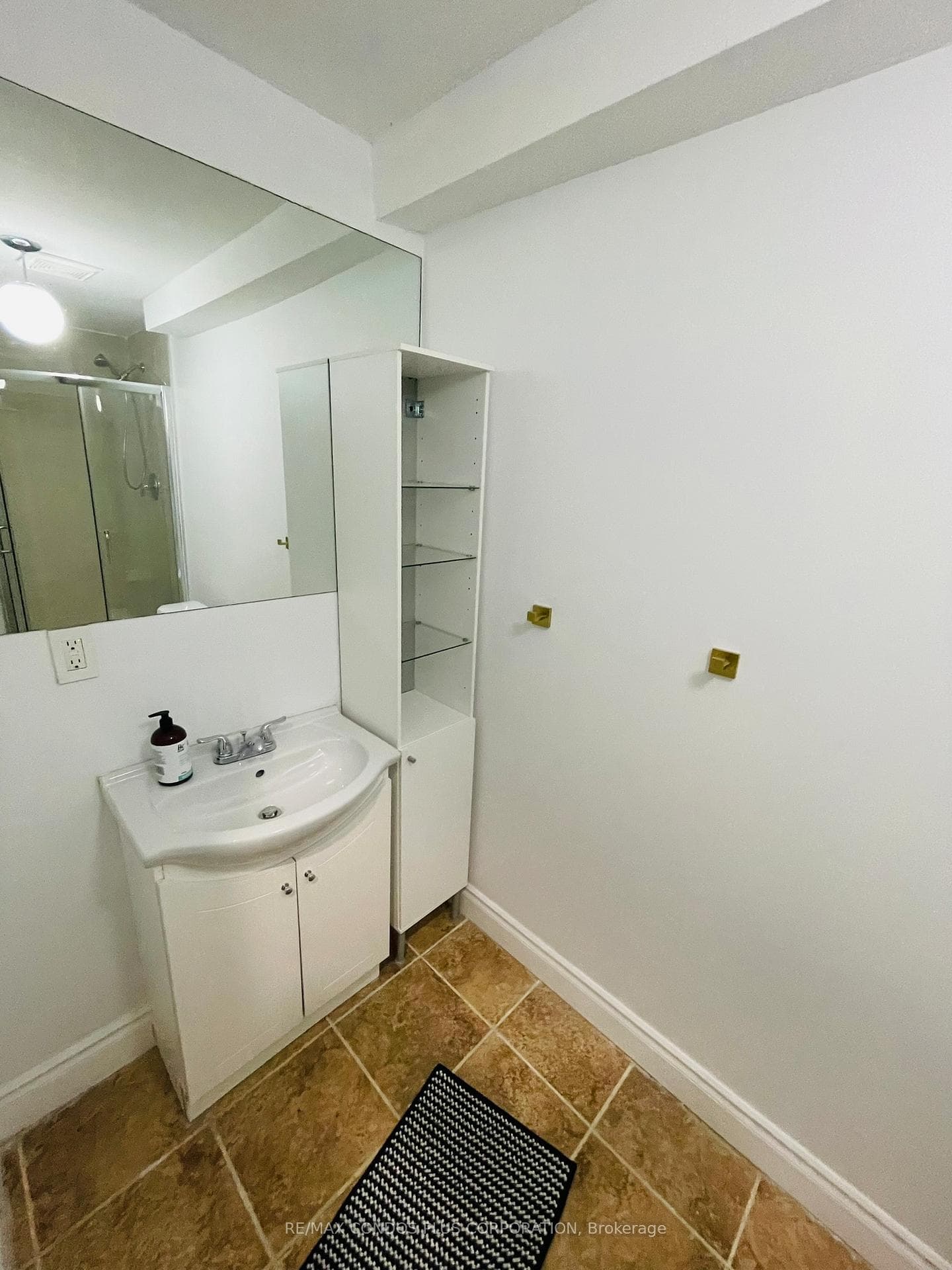 208 Willowbrook Road Unit Lower photo 15