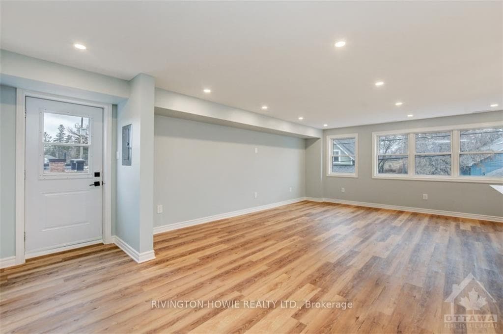 413 DONALD B MUNRO Drive photo 5