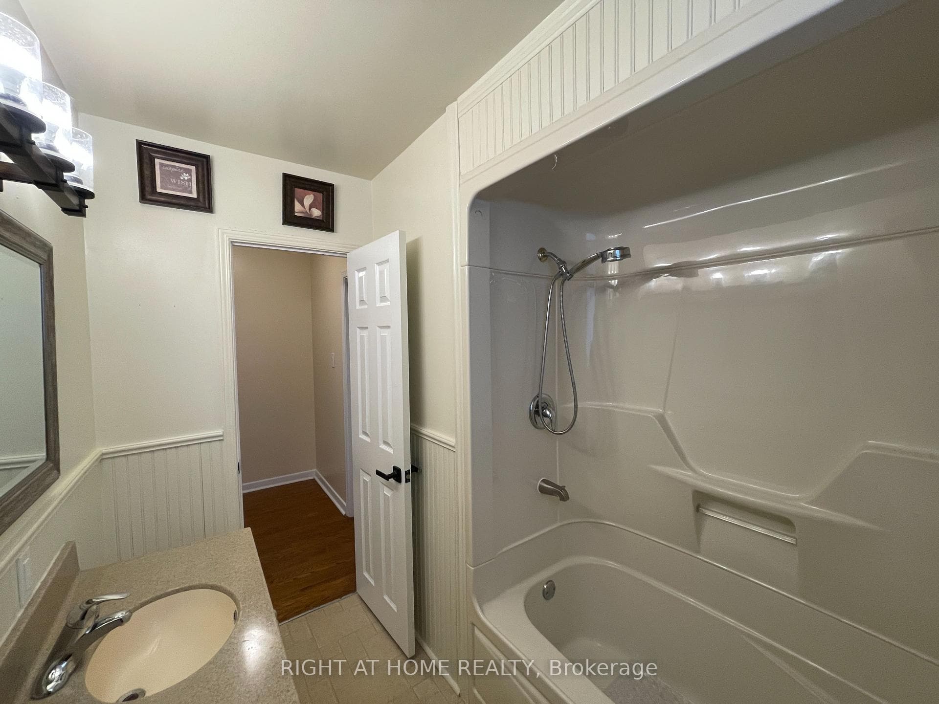 345 Maplewood Crescent photo 22