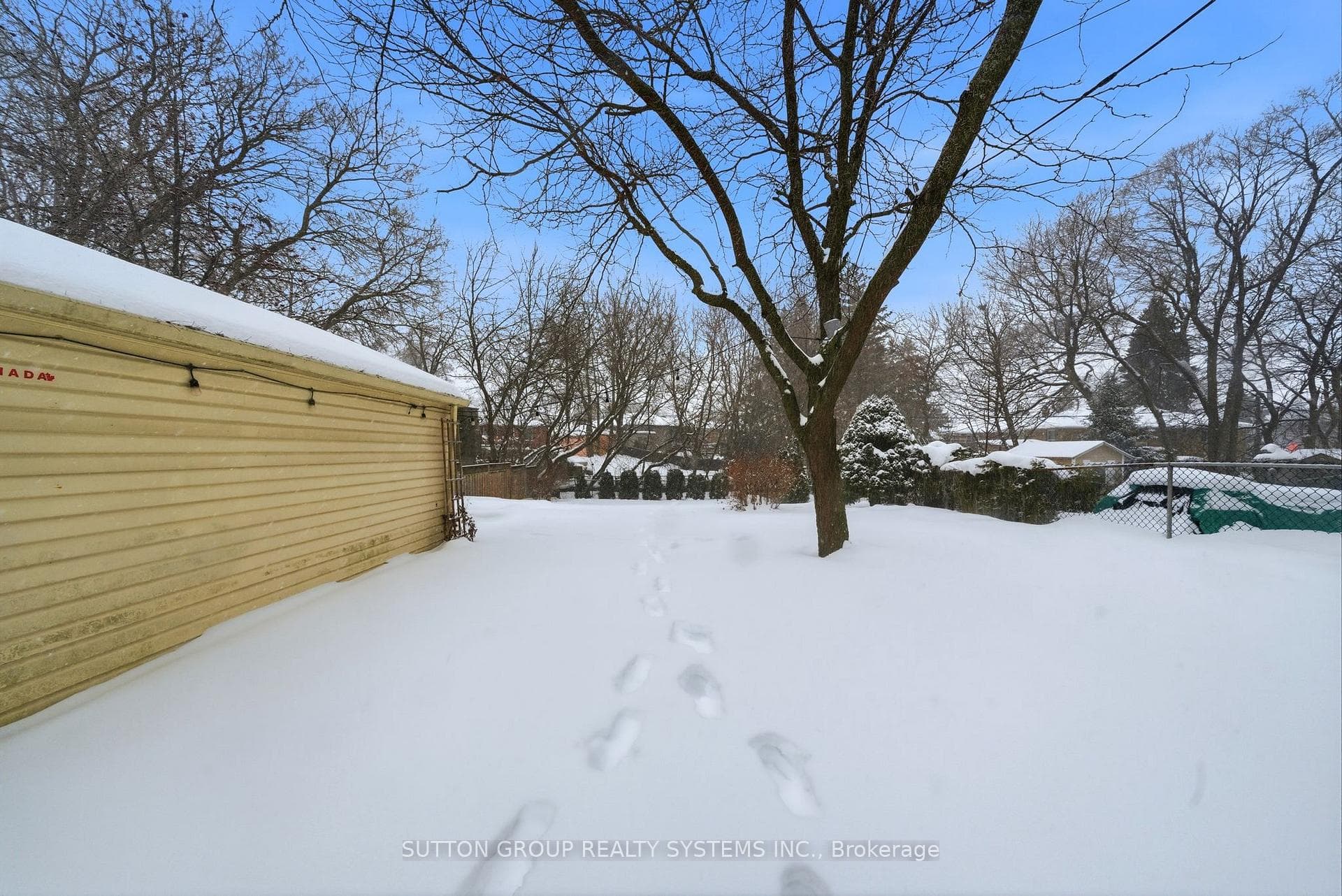 10 Willowhurst Crescent photo 31