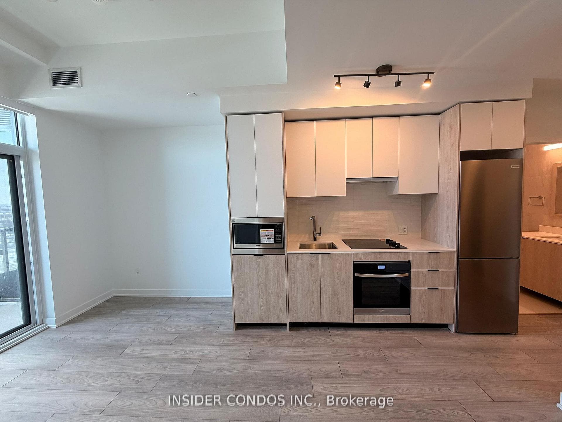 1007 The Queensway N/A Unit 1016 photo 5