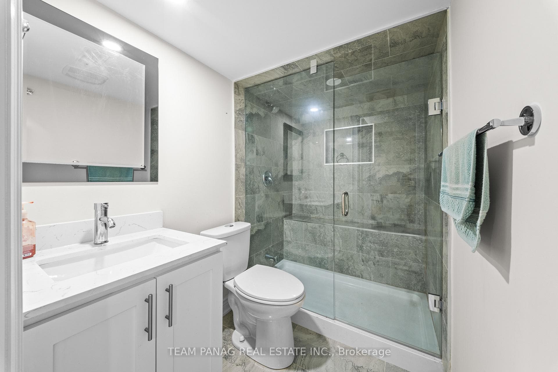 502 Fernforest Drive photo 43
