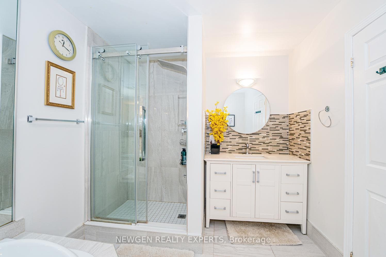 592A Danforth Road photo 29