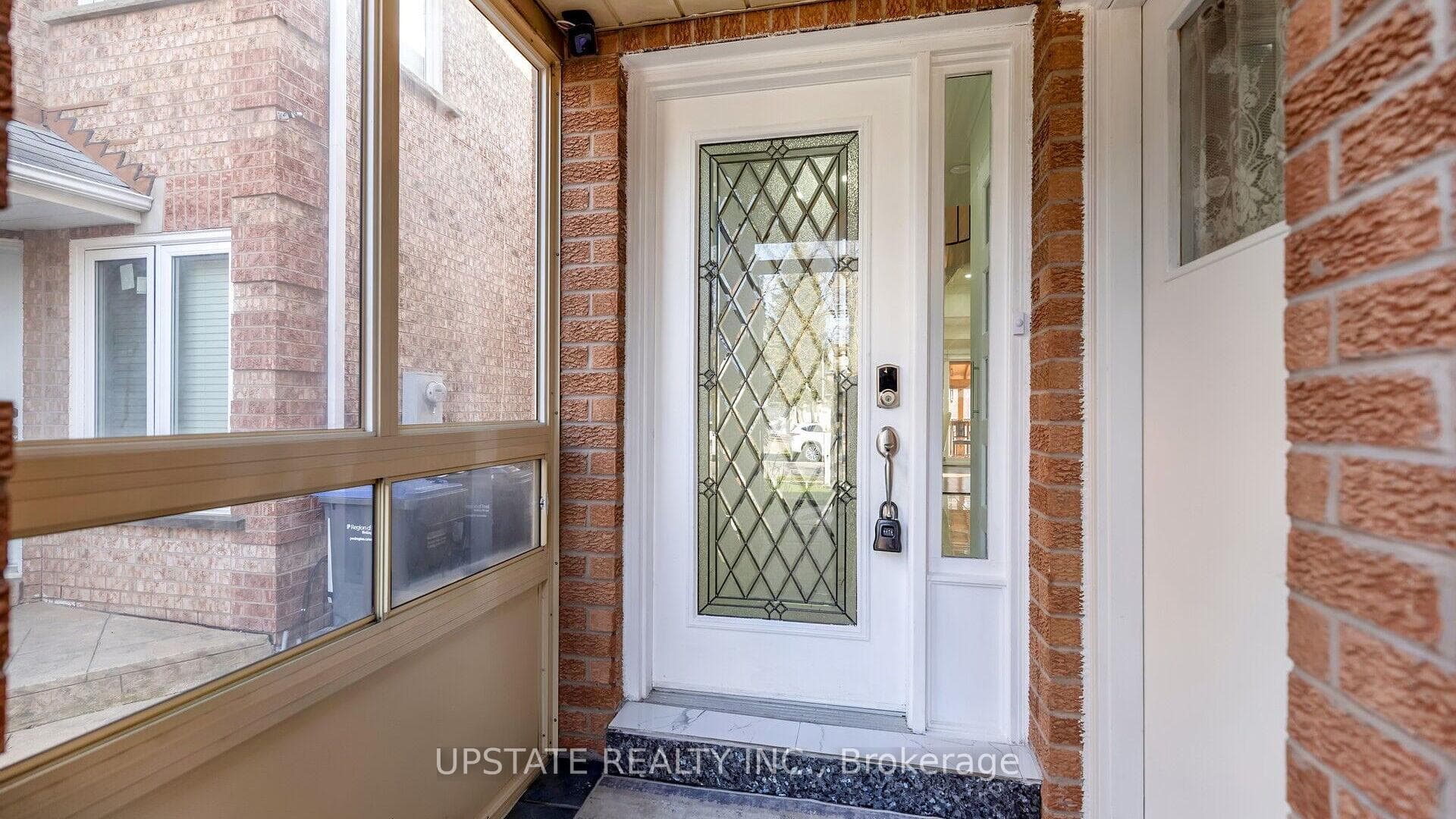 40 Hood Crescent photo 3