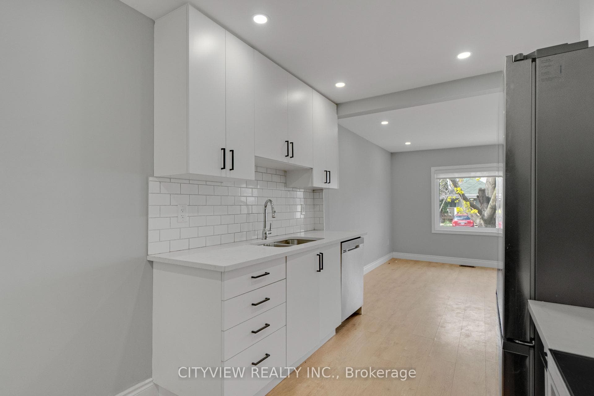 76 Stapleton Avenue photo 15