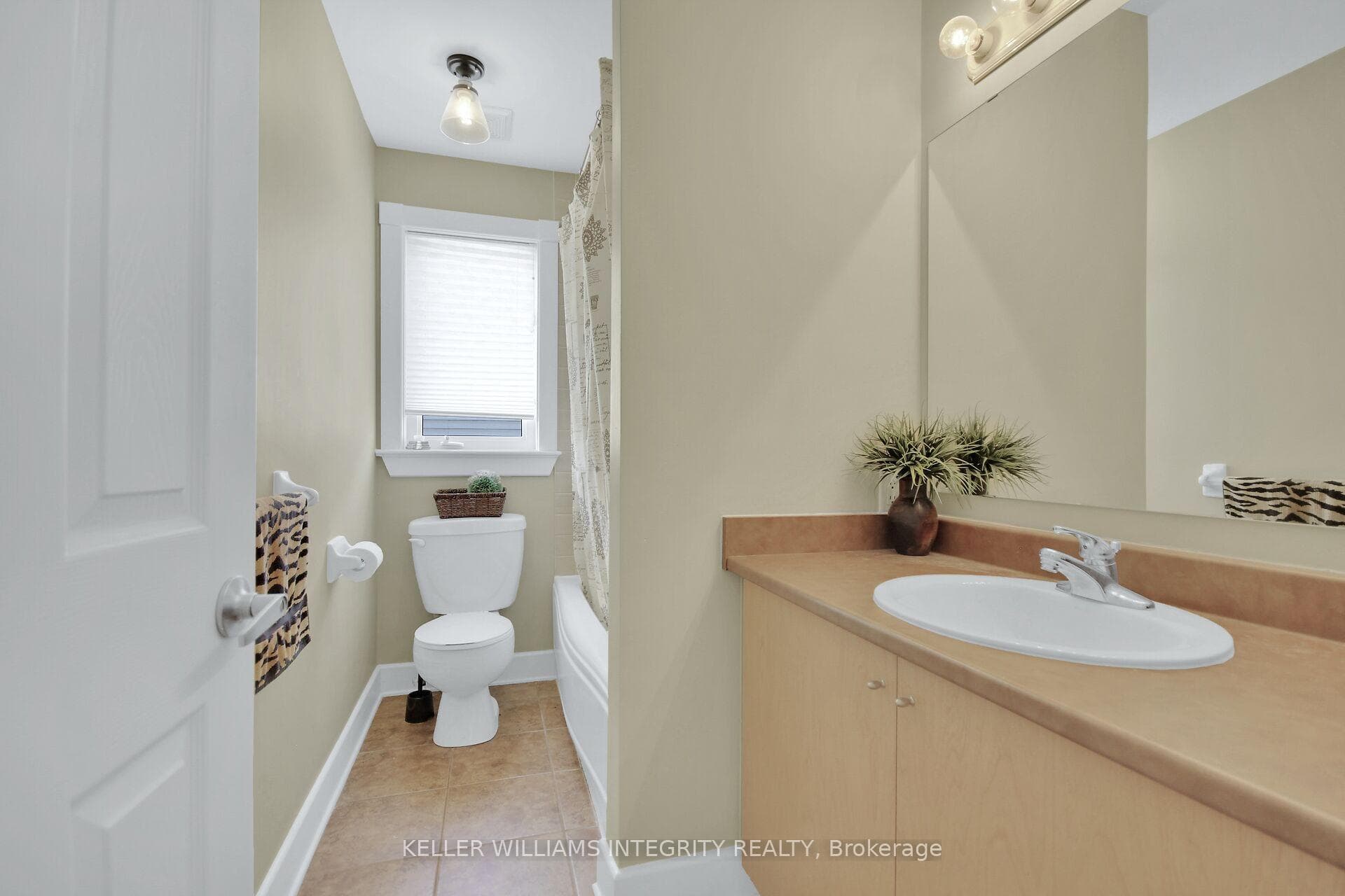 103 Royal Landing Gate photo 24