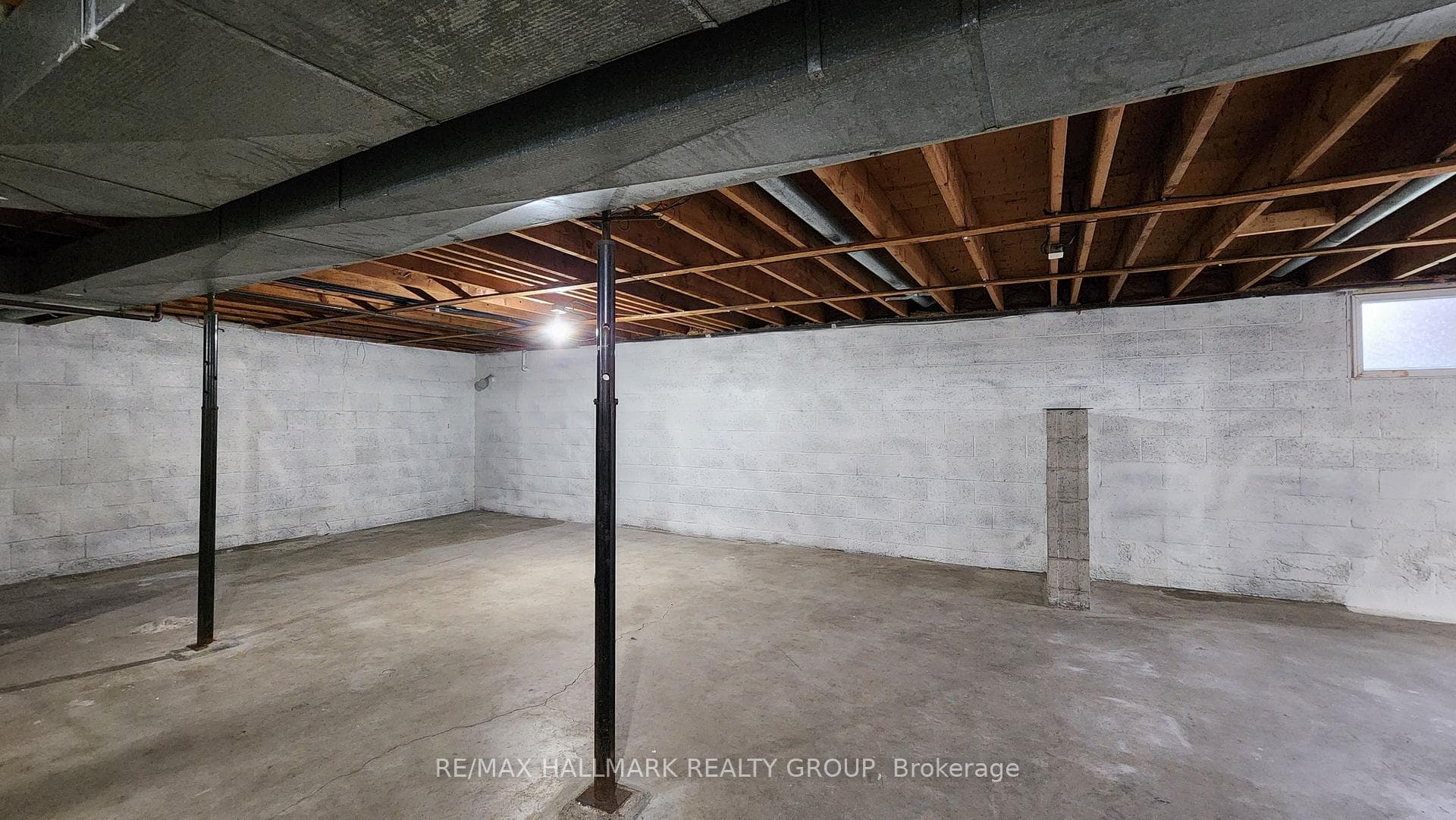 447 ROGER Road photo 23