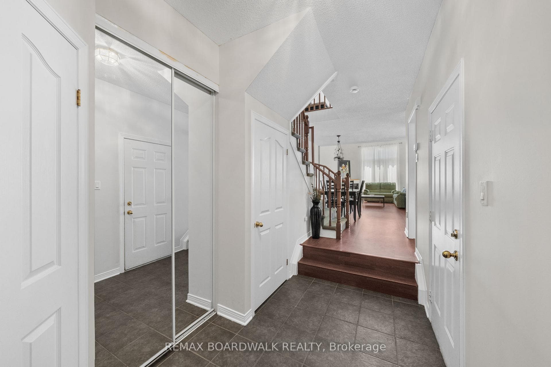 50 Gray Crescent photo 5