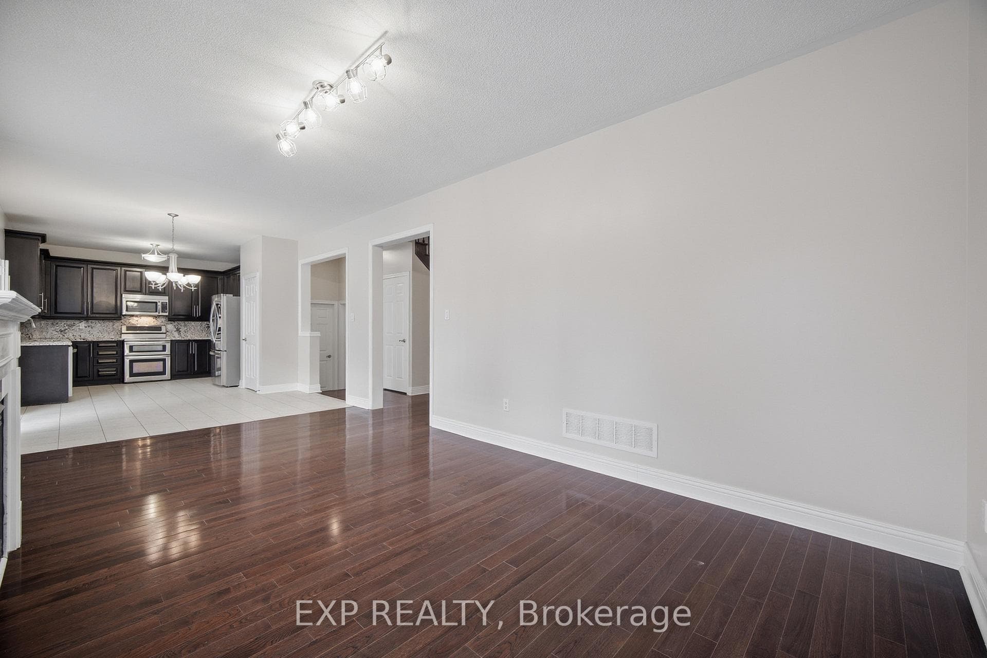 94 Kingsview Drive photo 11