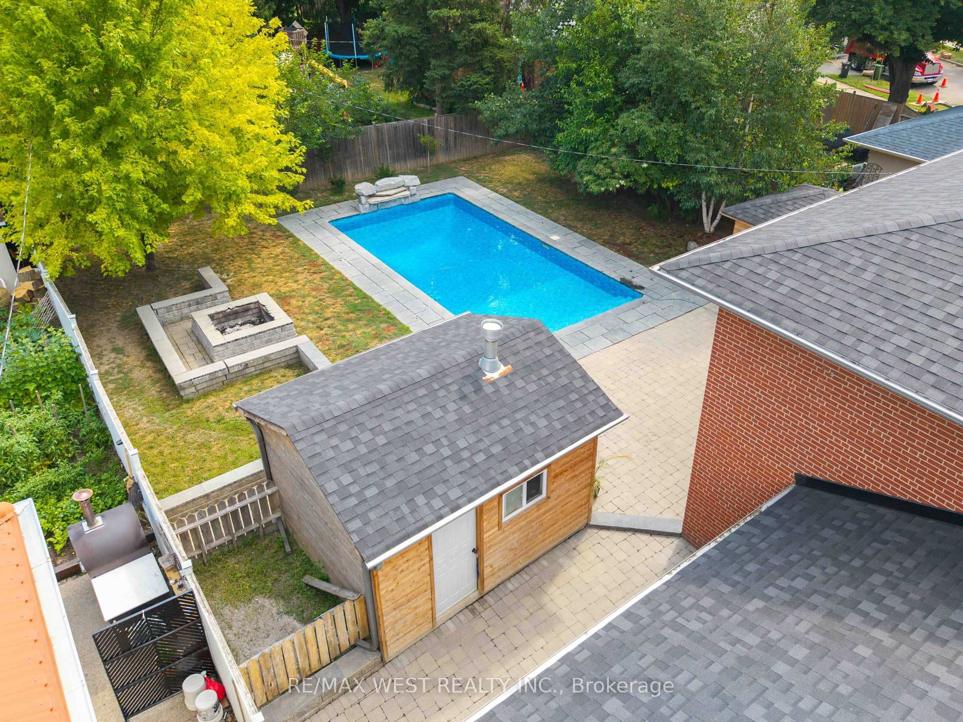 139 Redgrave Drive photo 25