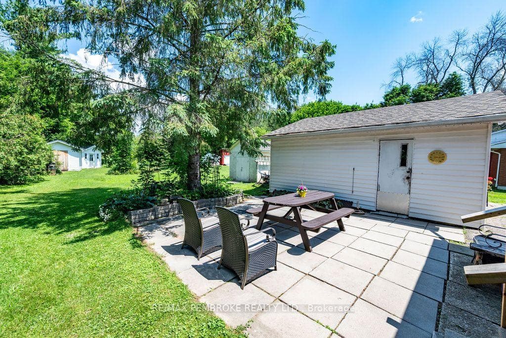 1656 Beachburg Road photo 36