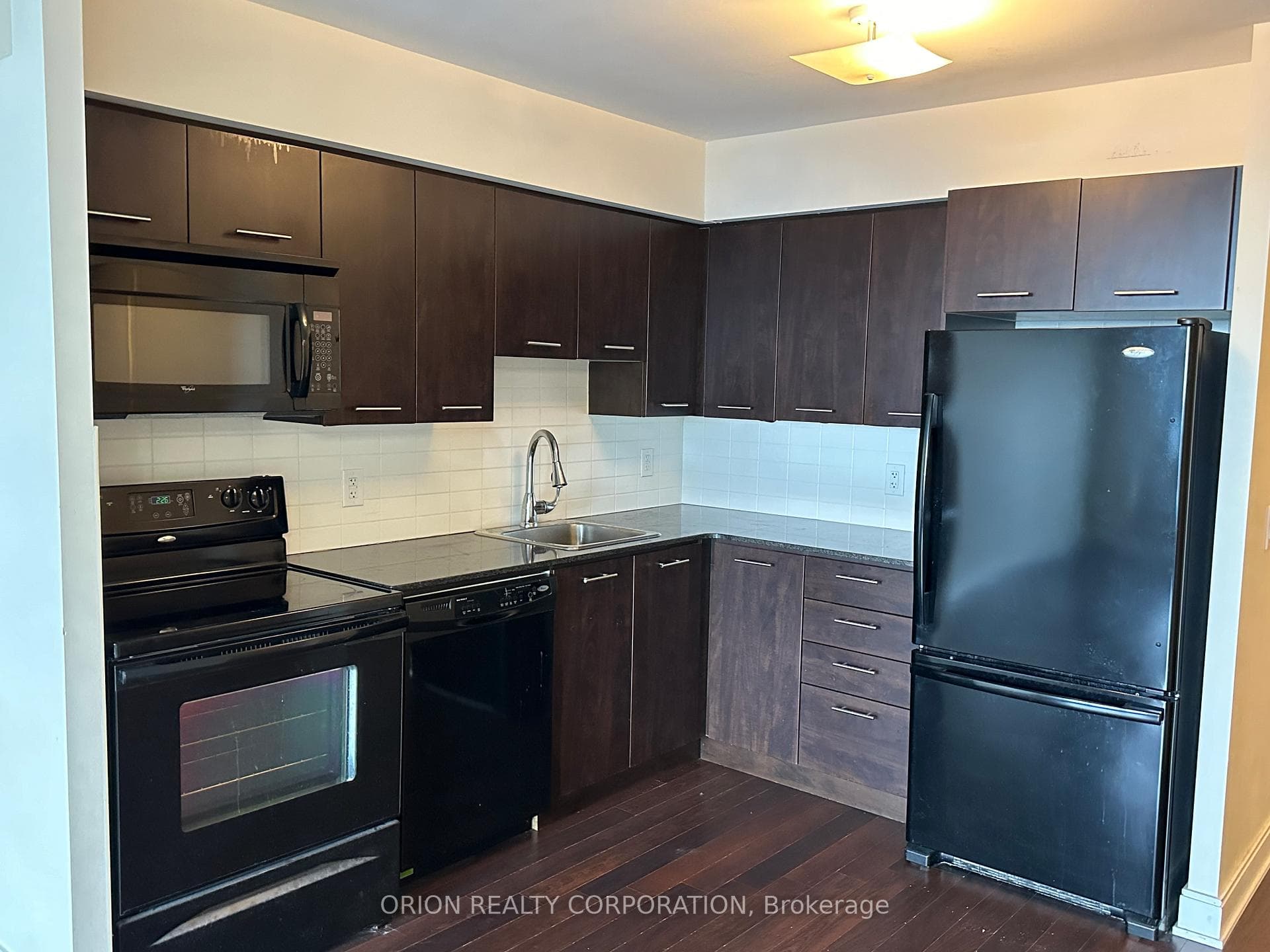 135 Village Green Square Unit 3725 photo 1