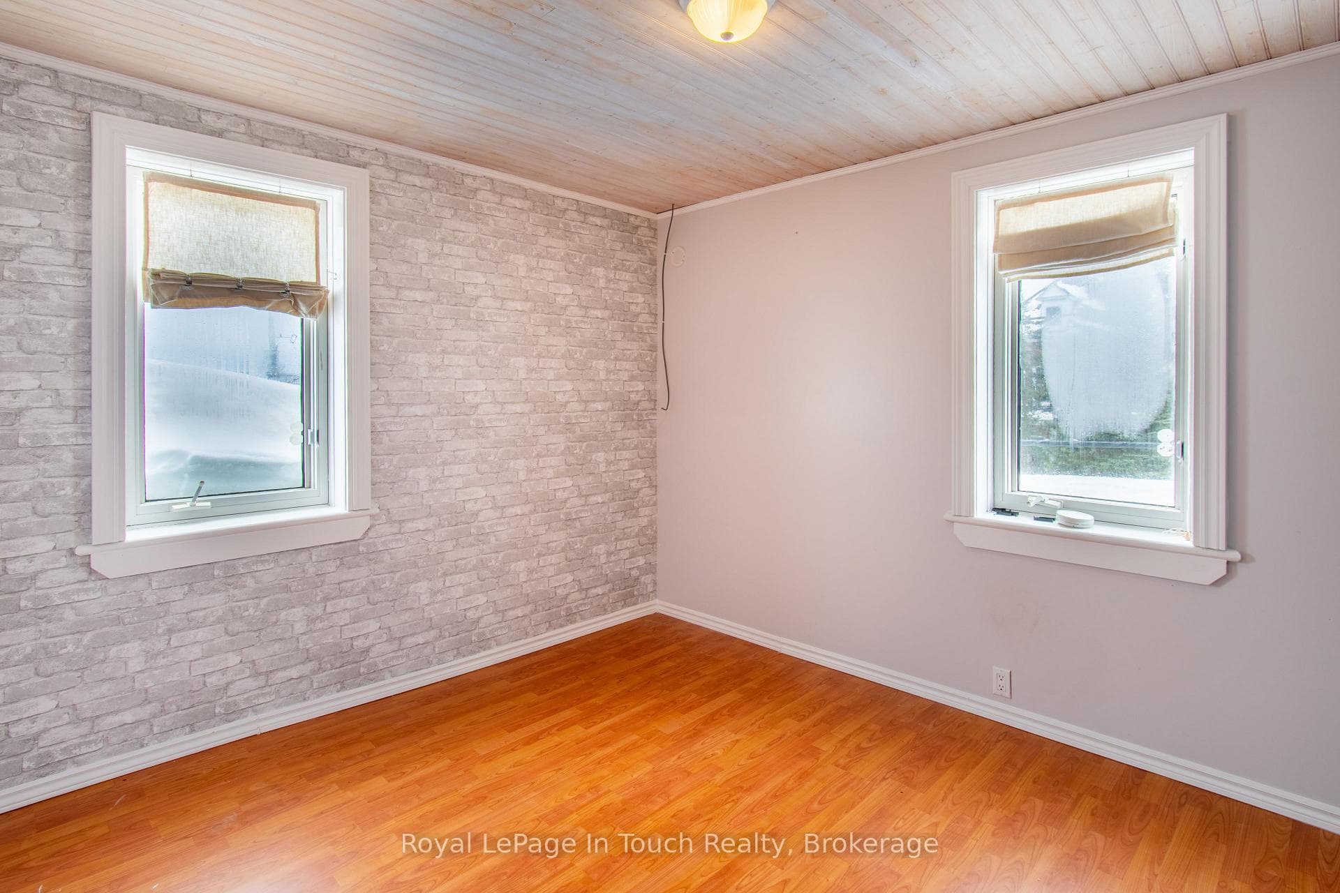 326 Lafontaine Road photo 25