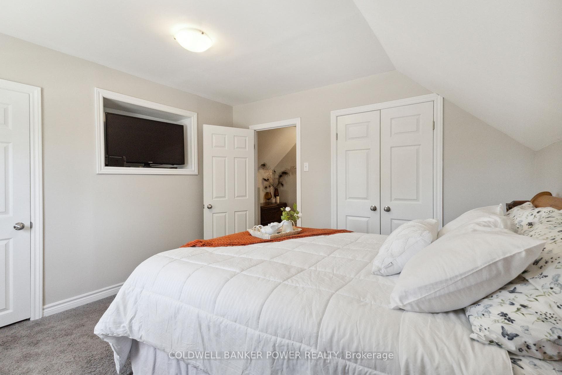86 FOREST Avenue photo 21