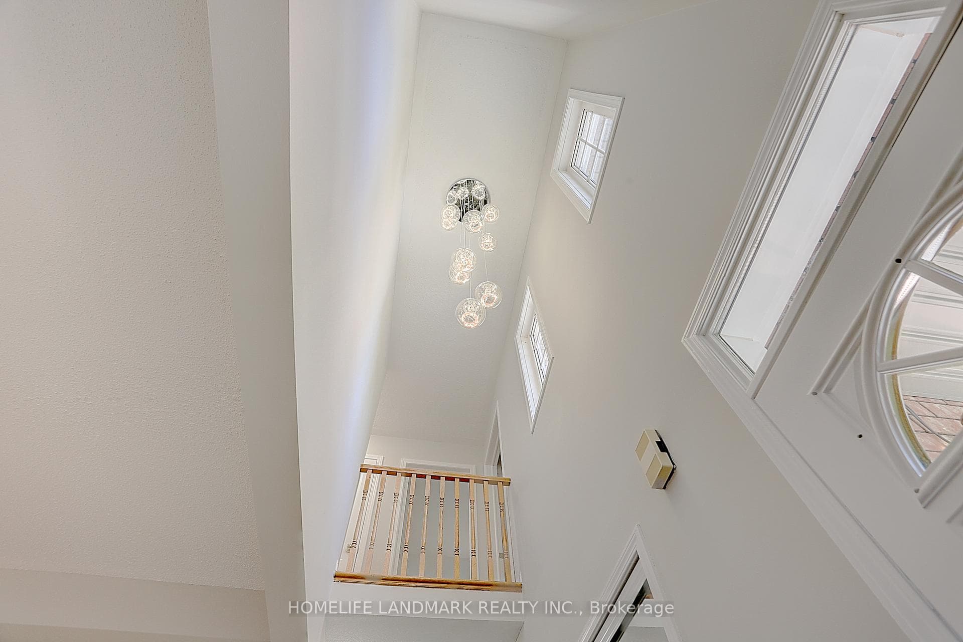 48 Futura Avenue photo 3