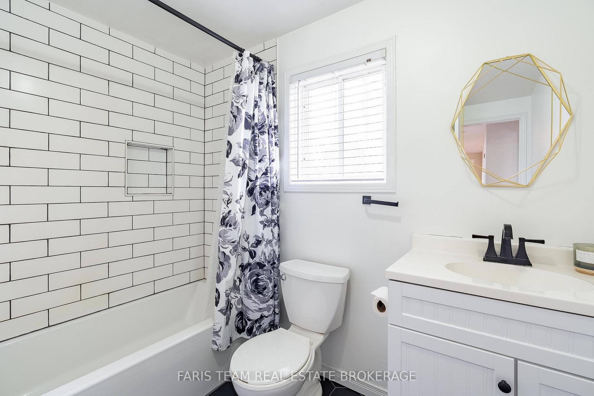 409 Anne Street photo 29