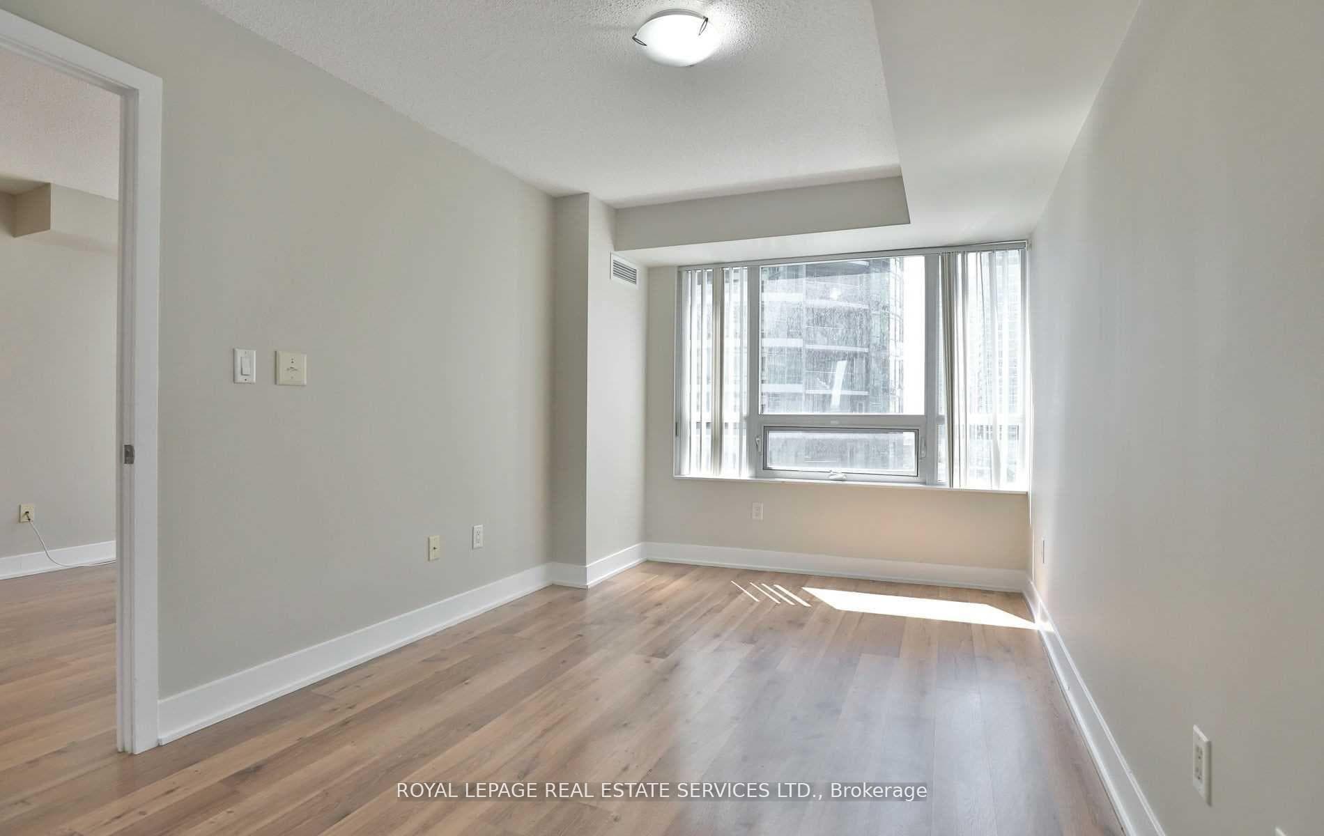20 Blue Jays Way Unit 818 photo 16