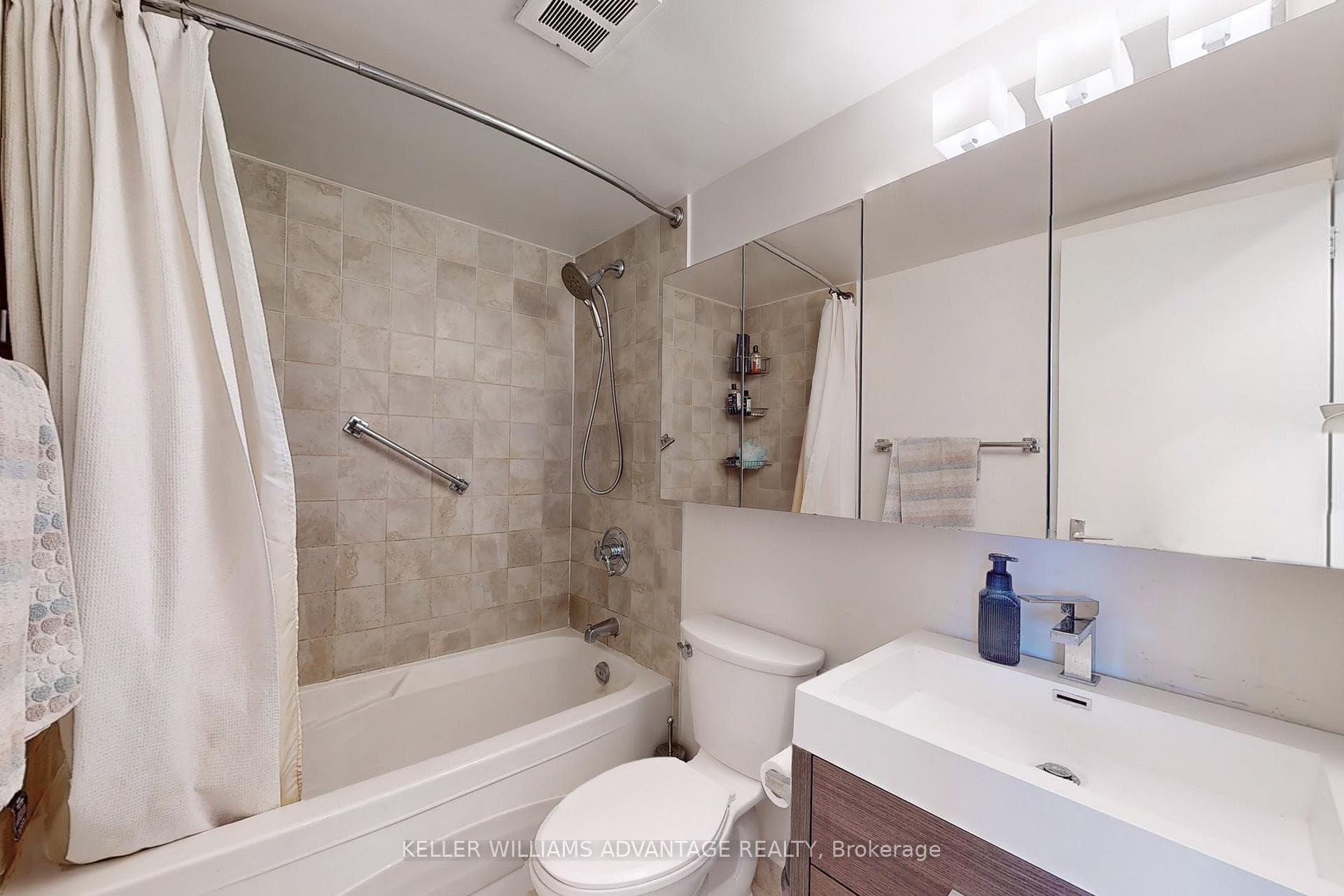 40 Homewood Avenue Unit 1608 photo 11
