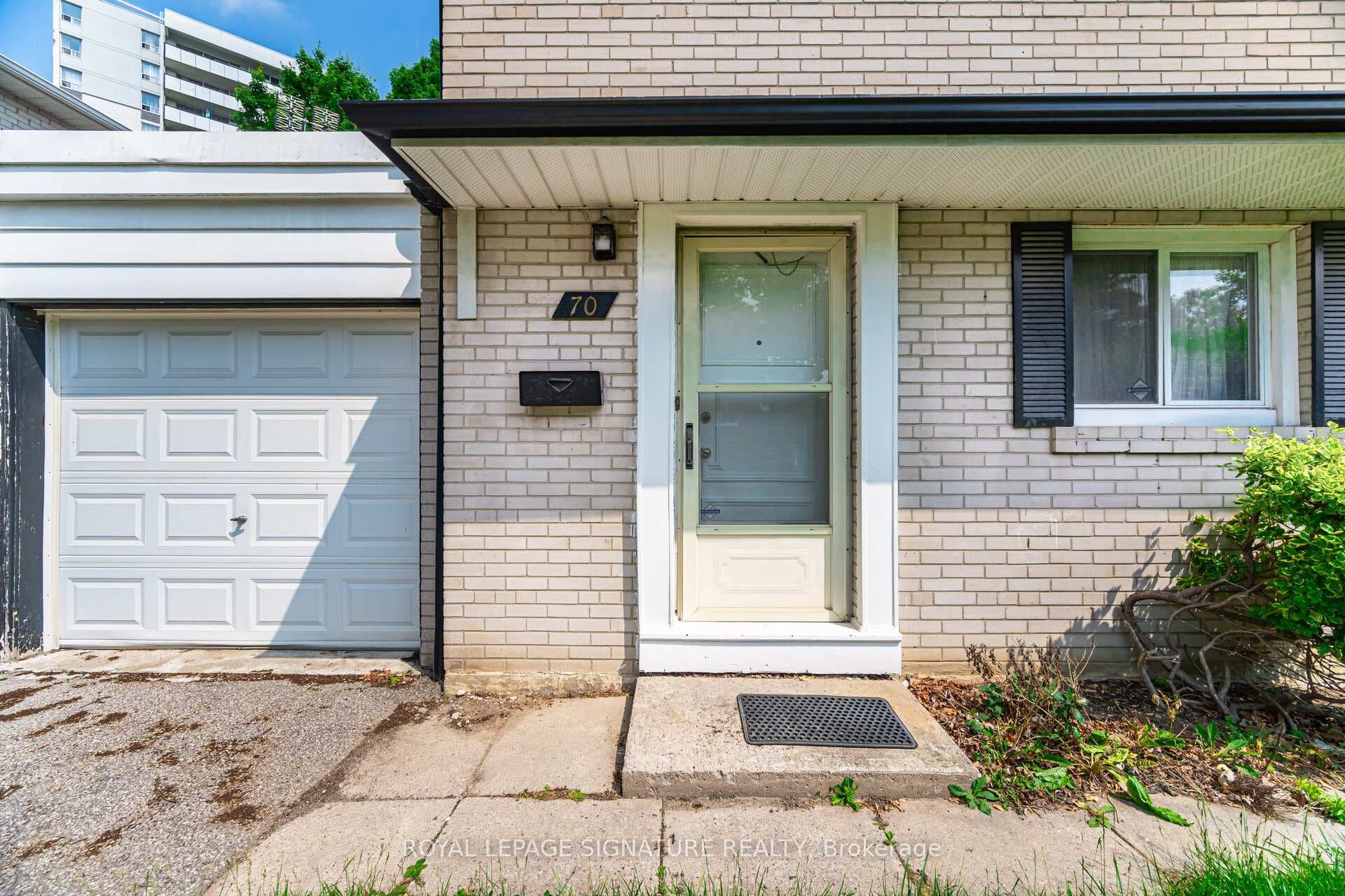 70 Regatta Crescent photo 4