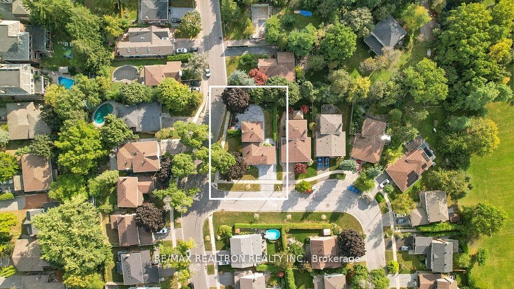 2 Innis Crescent photo 2