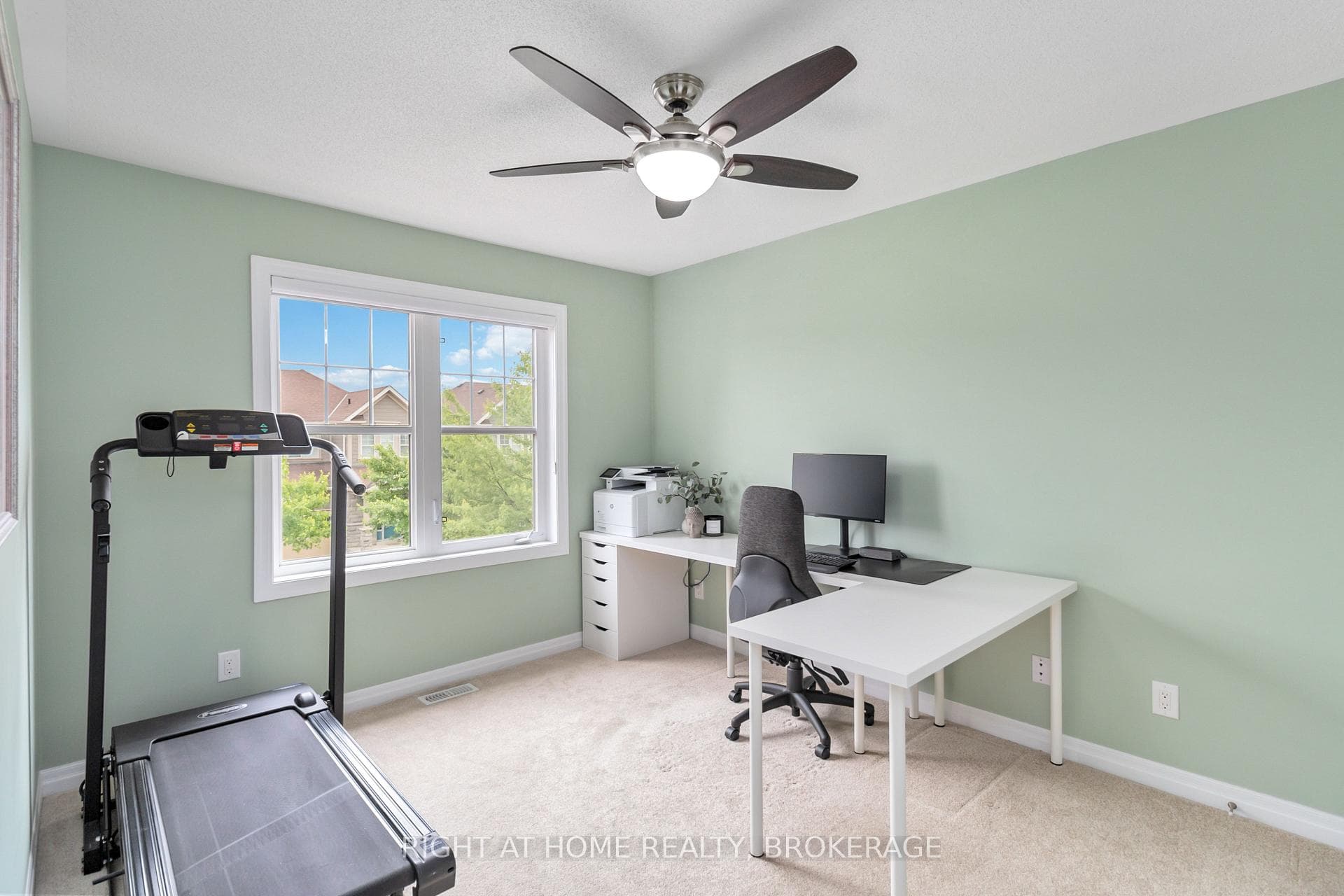 114 Aird Court photo 29