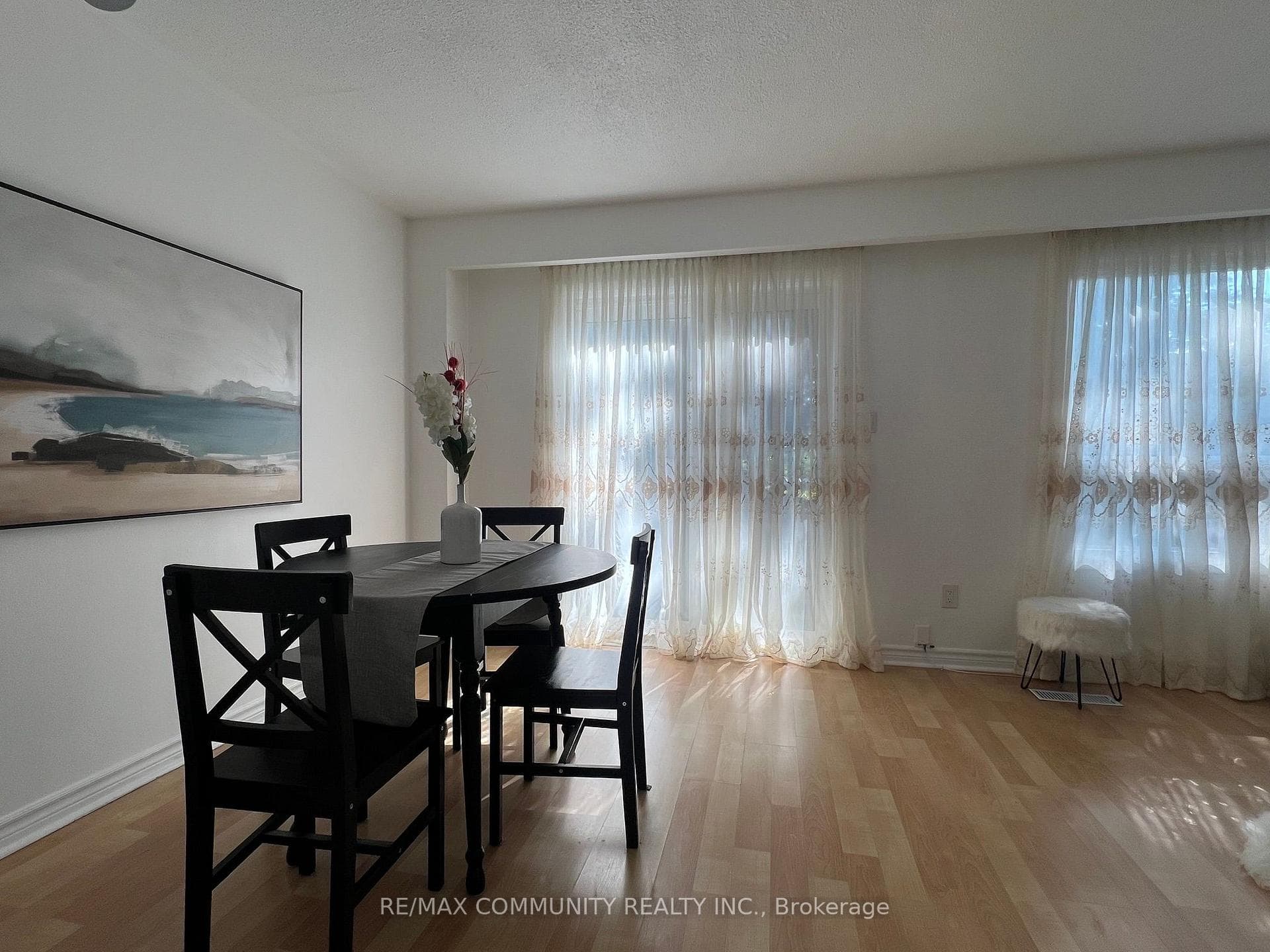 284 Sprucewood Court photo 2
