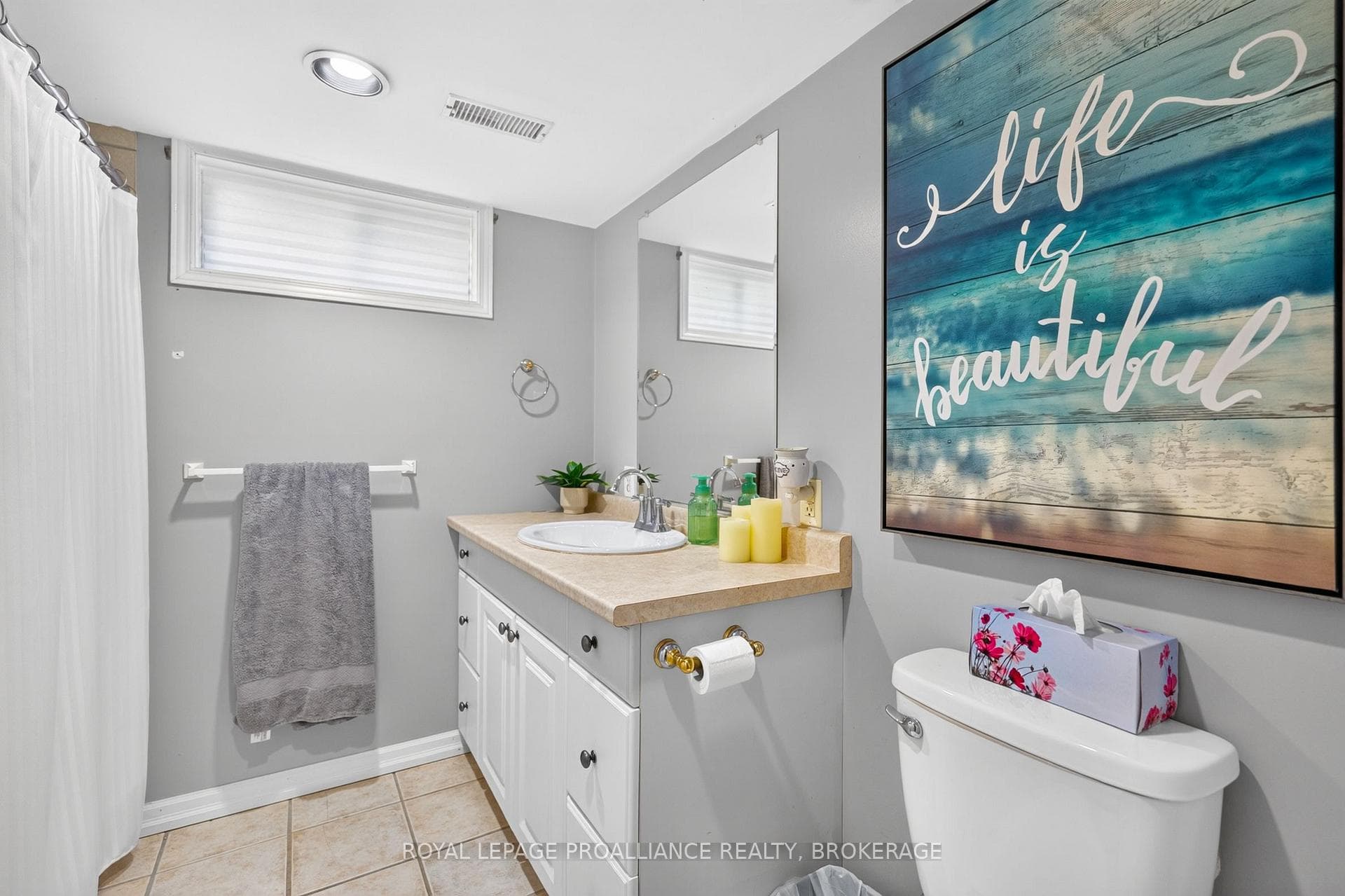 24 Balmoral Court photo 36