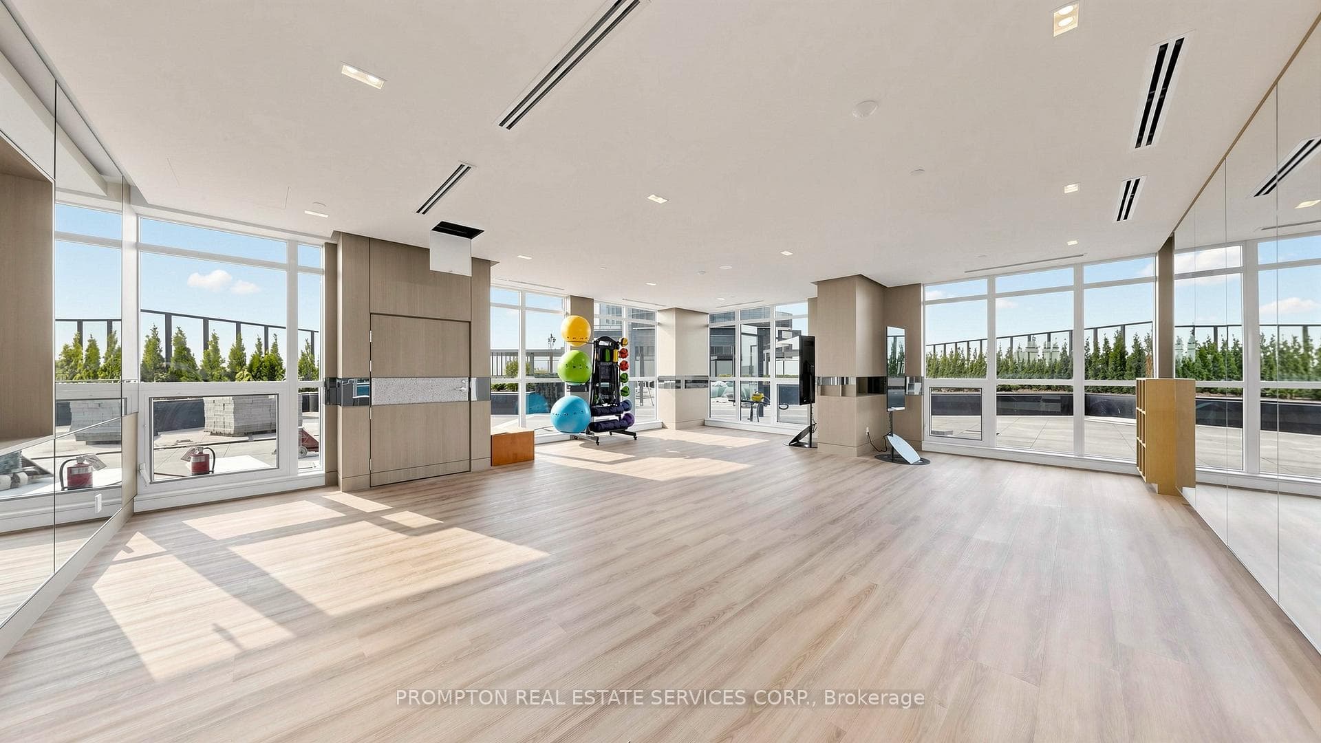 68 Esther Shiner Boulevard Unit 2016 photo 32