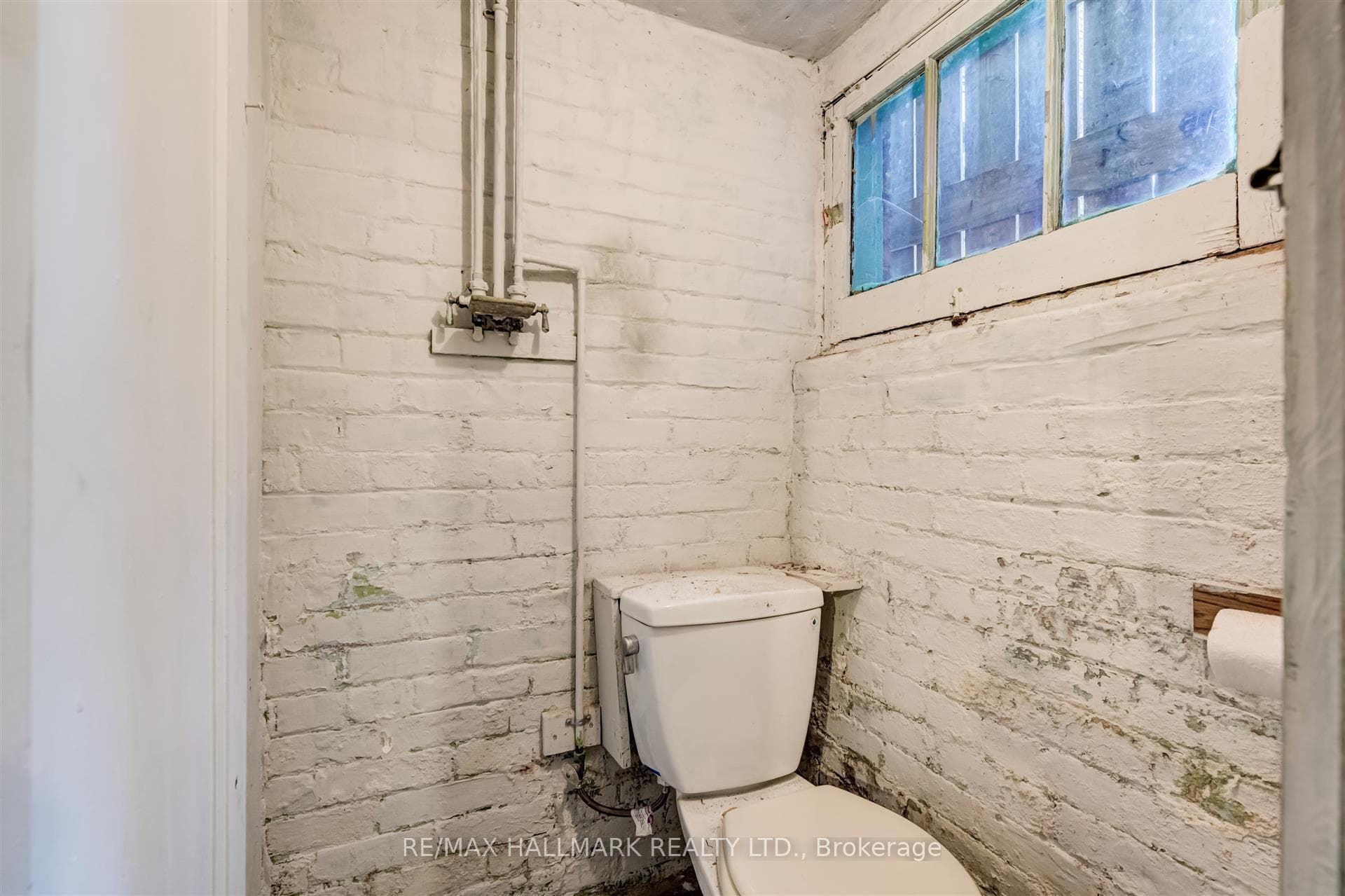 11 Victor Avenue photo 29