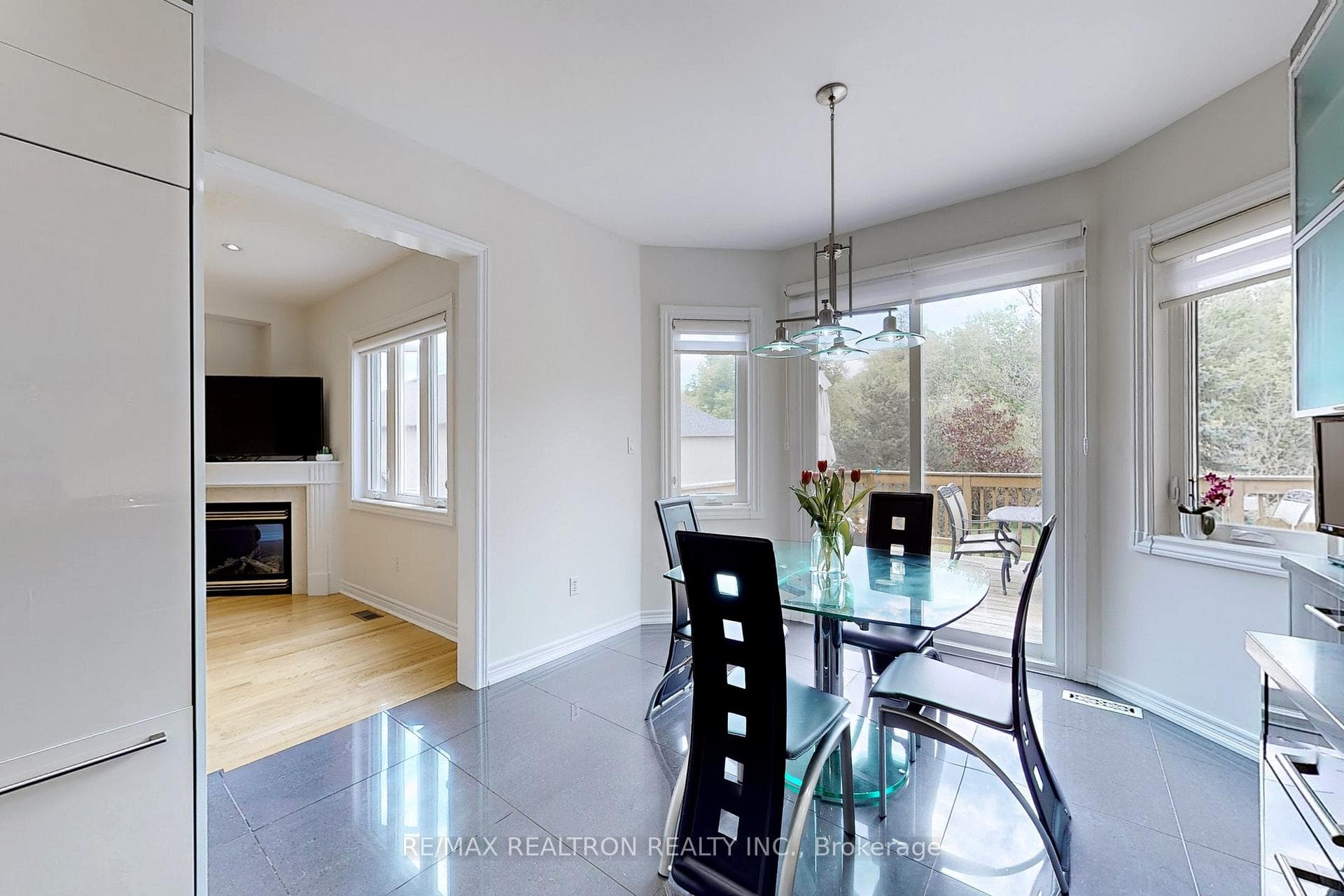 157 Summeridge Drive photo 9