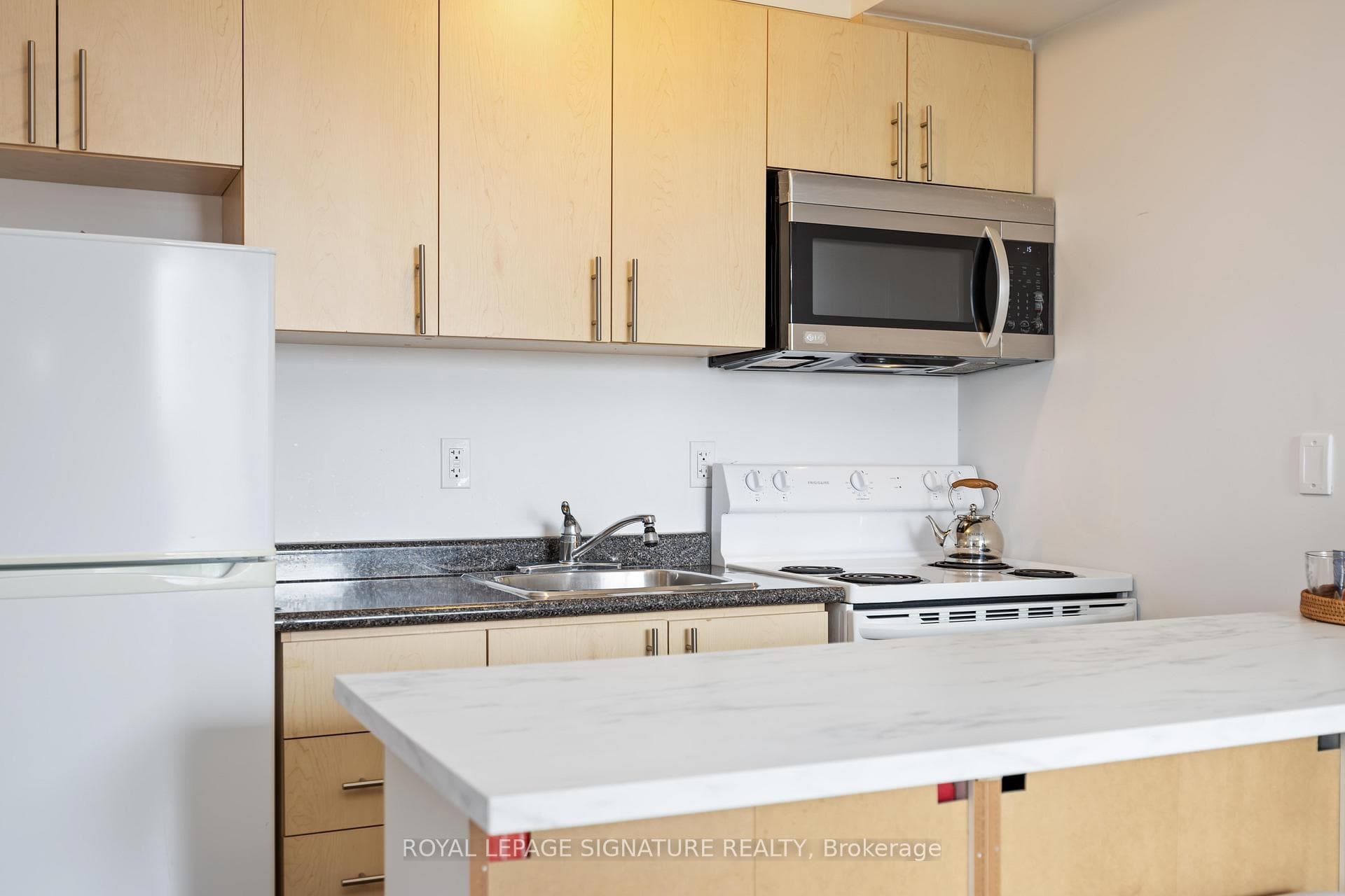 15 Maplewood Avenue Unit 703 photo 23
