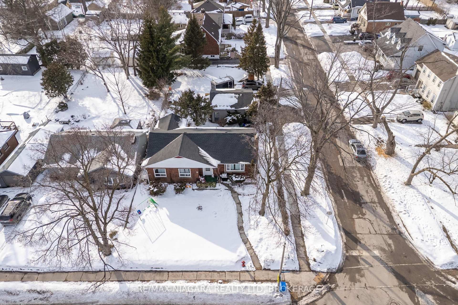 3251 Saint Paul Avenue photo 19