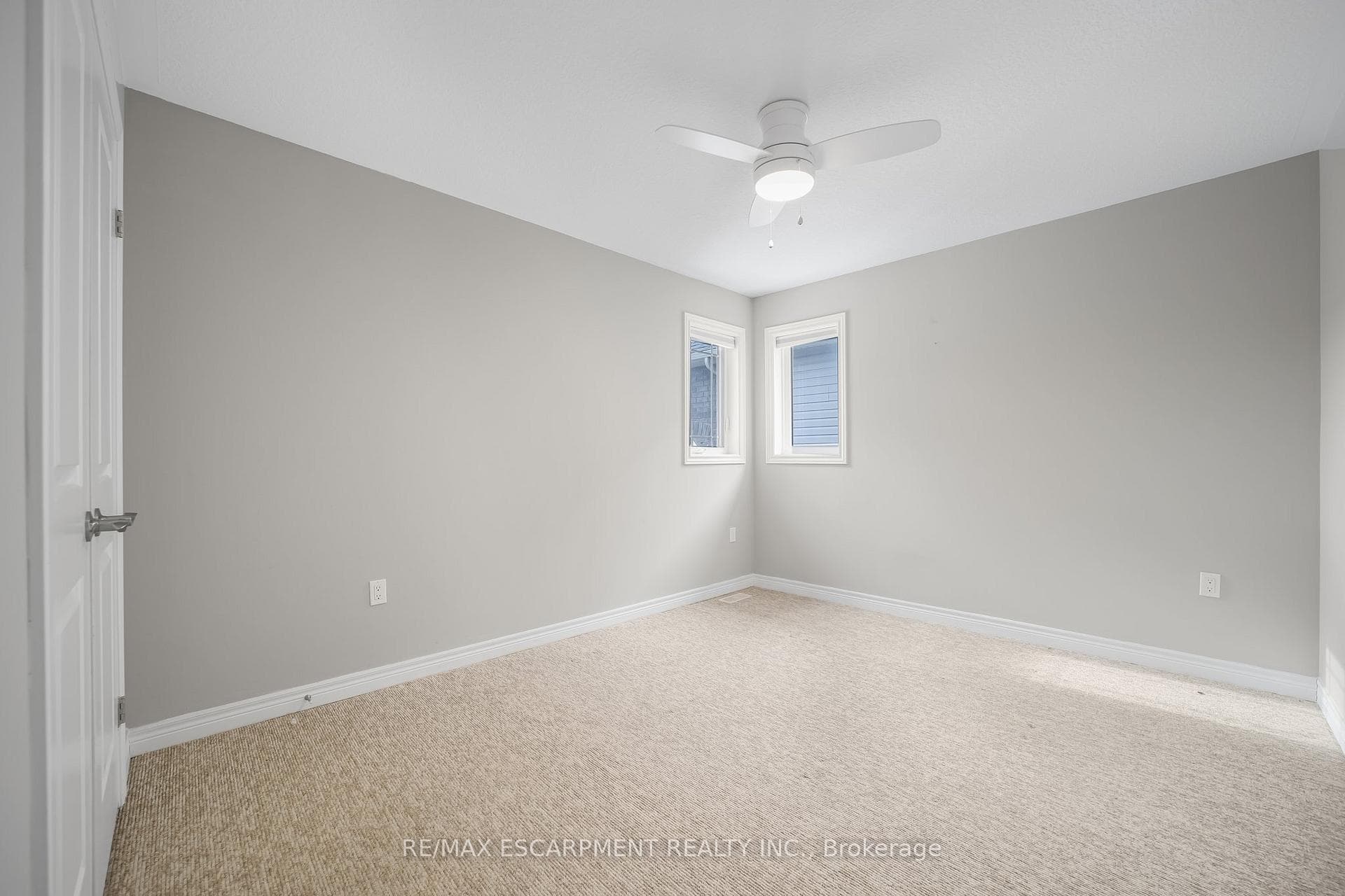 8 Bethune Avenue photo 22