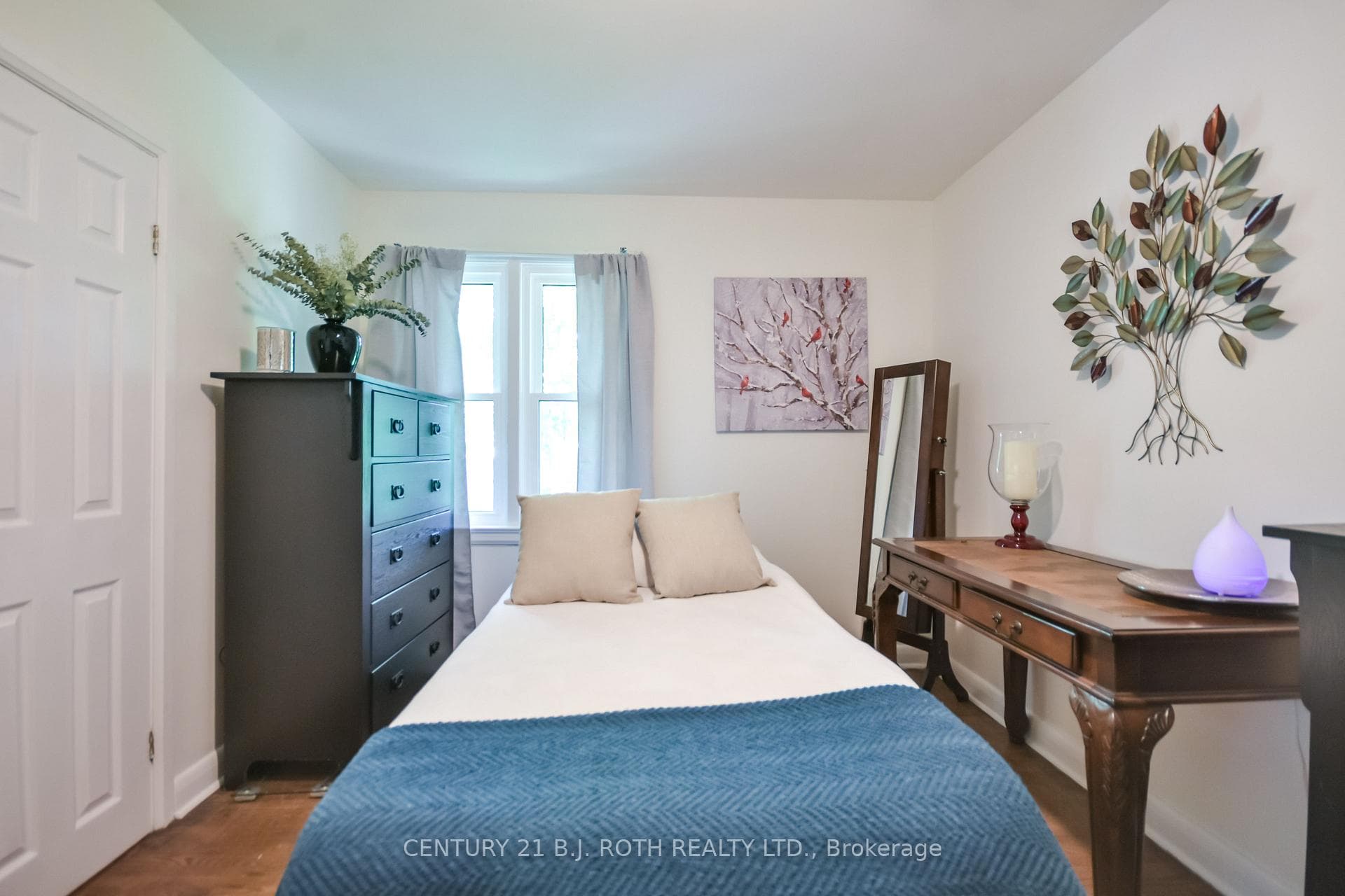 223 Wellington Street photo 16