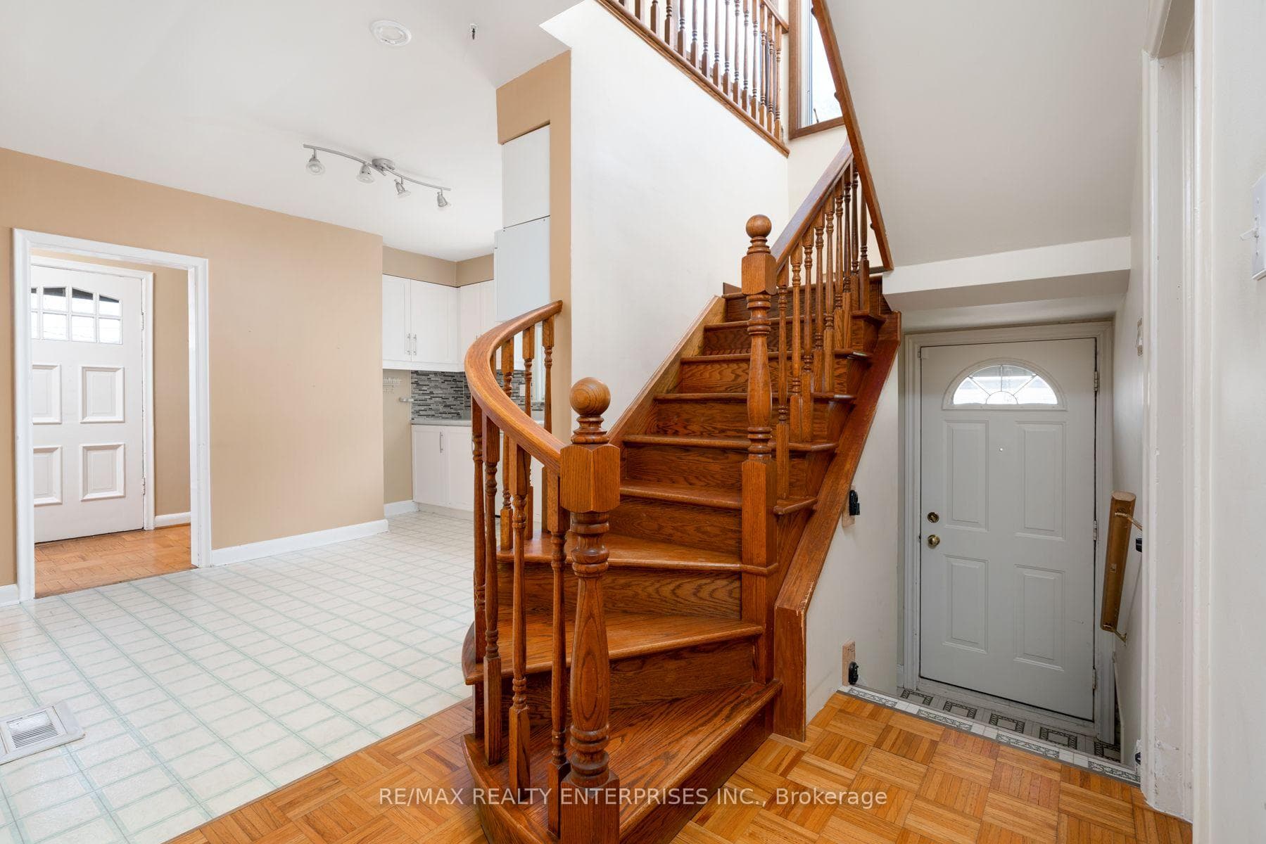 52 Briarwood Avenue photo 19