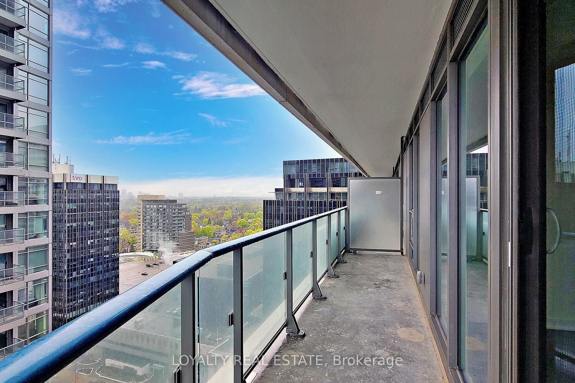 2221 Yonge Street Unit 1705 photo 34