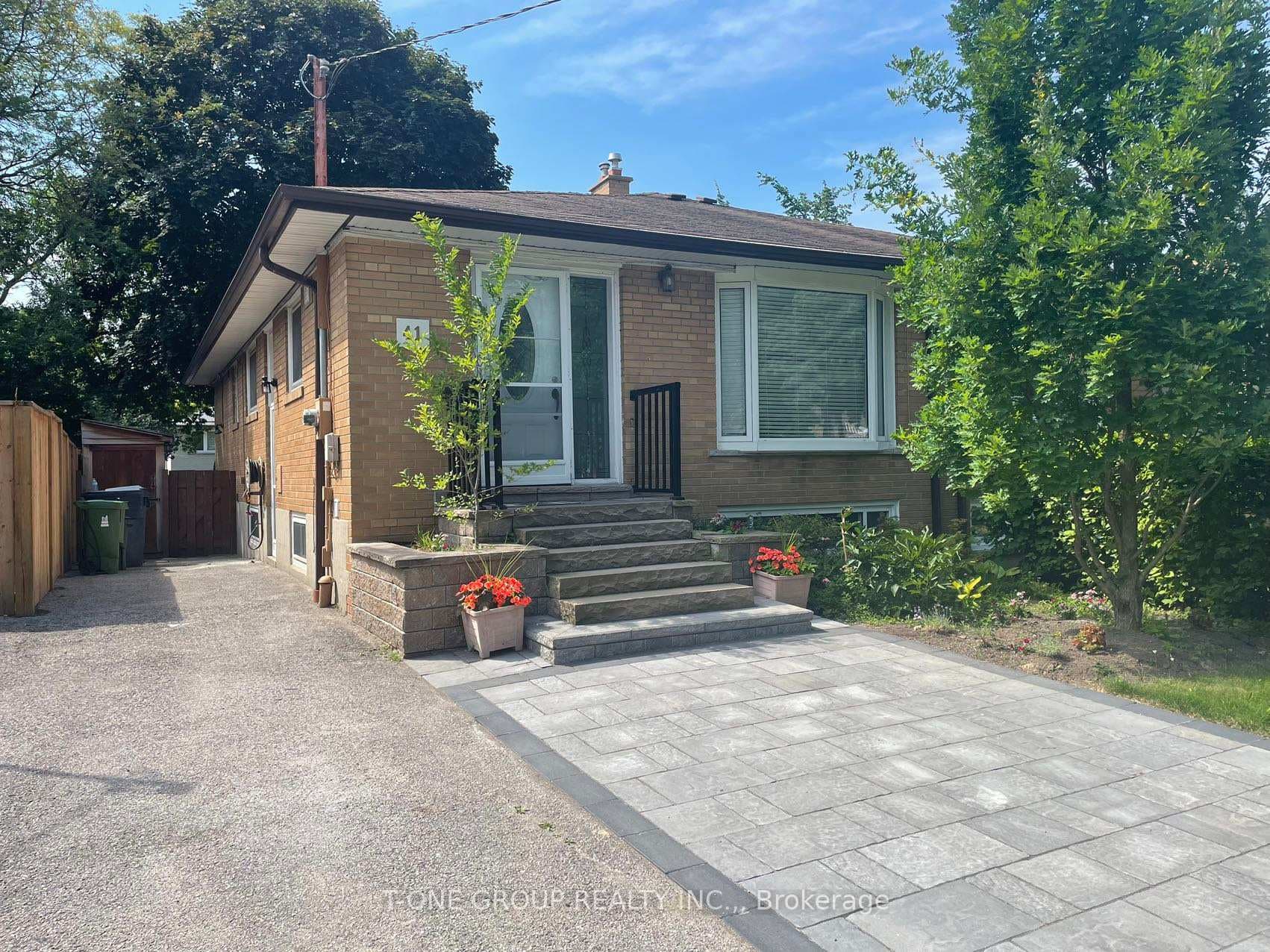 41 Holcolm Road Unit Lower photo 1