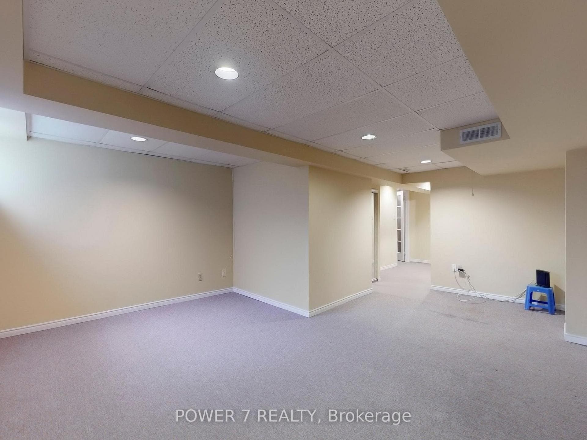 114 SANDYHOOK Square photo 36