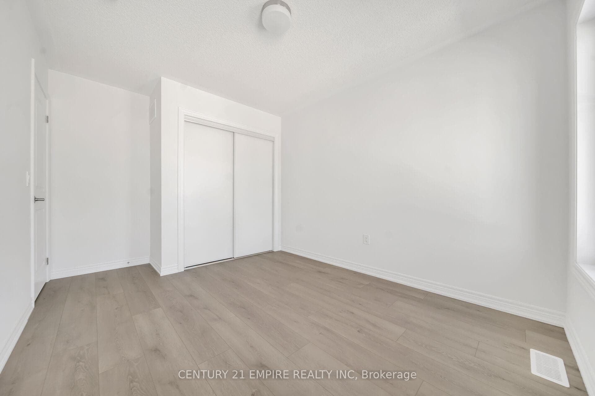 35 Edminston Drive photo 24