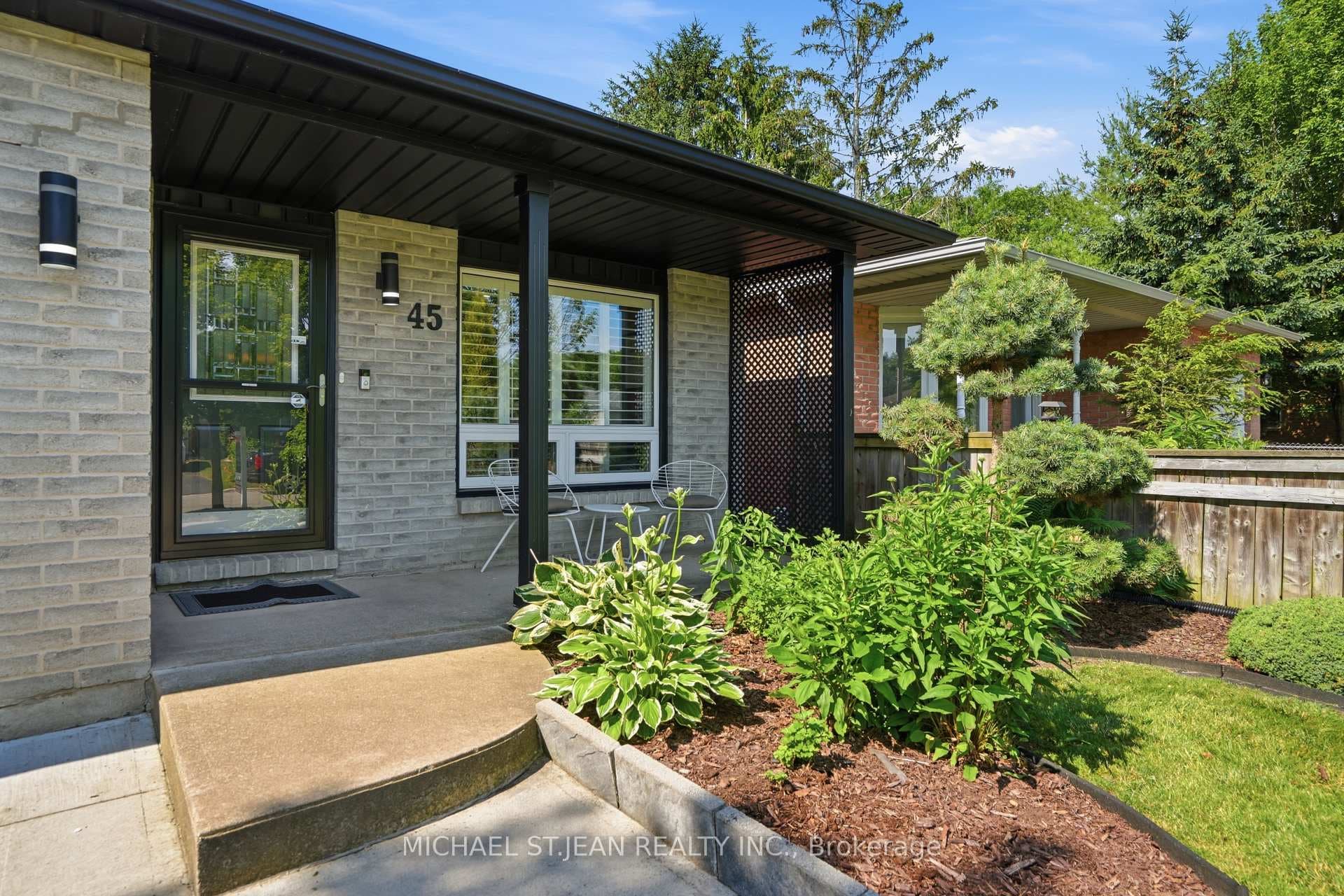 45 Sandra Crescent photo 4