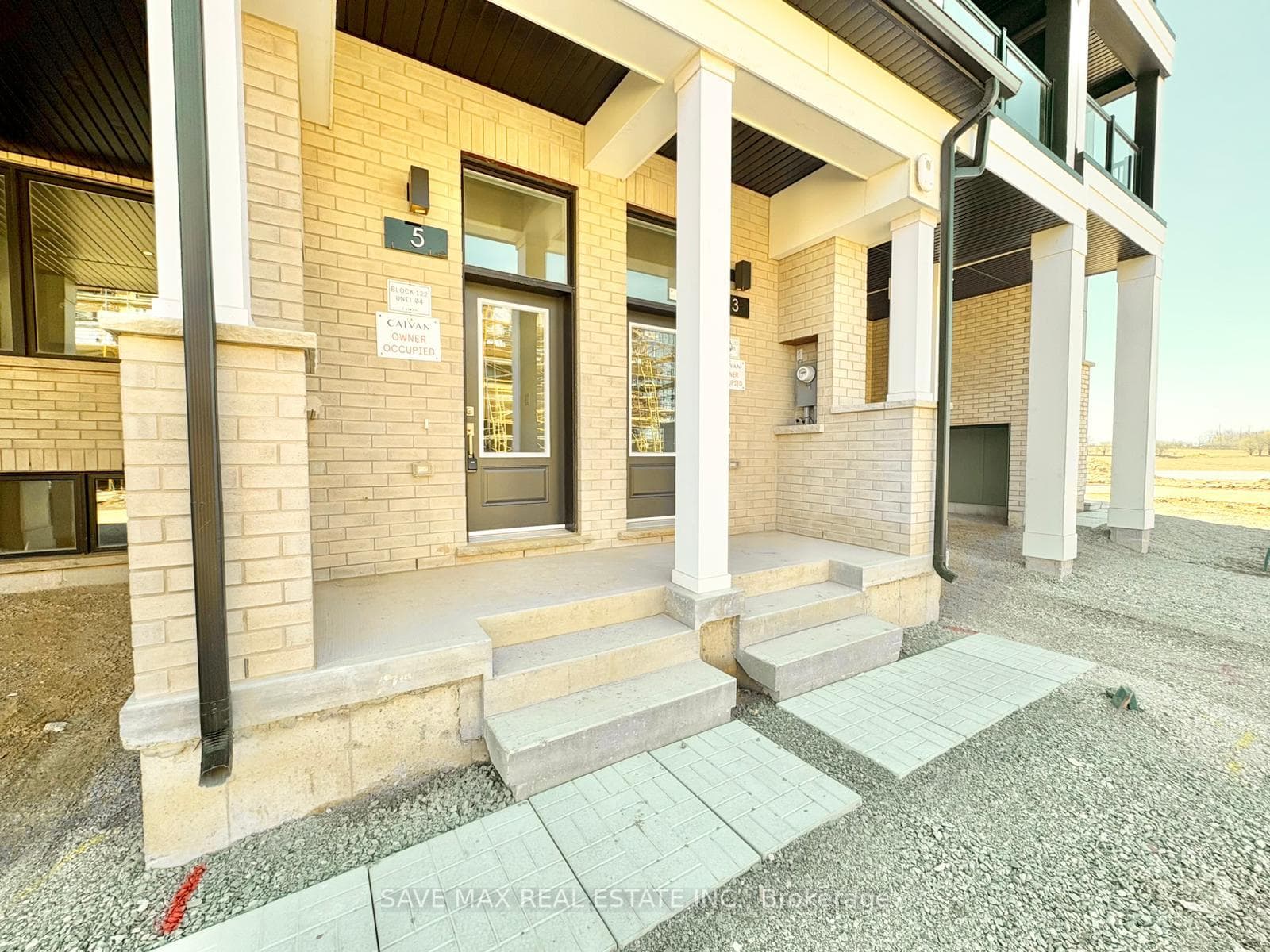5 Thornbird Crescent photo 3