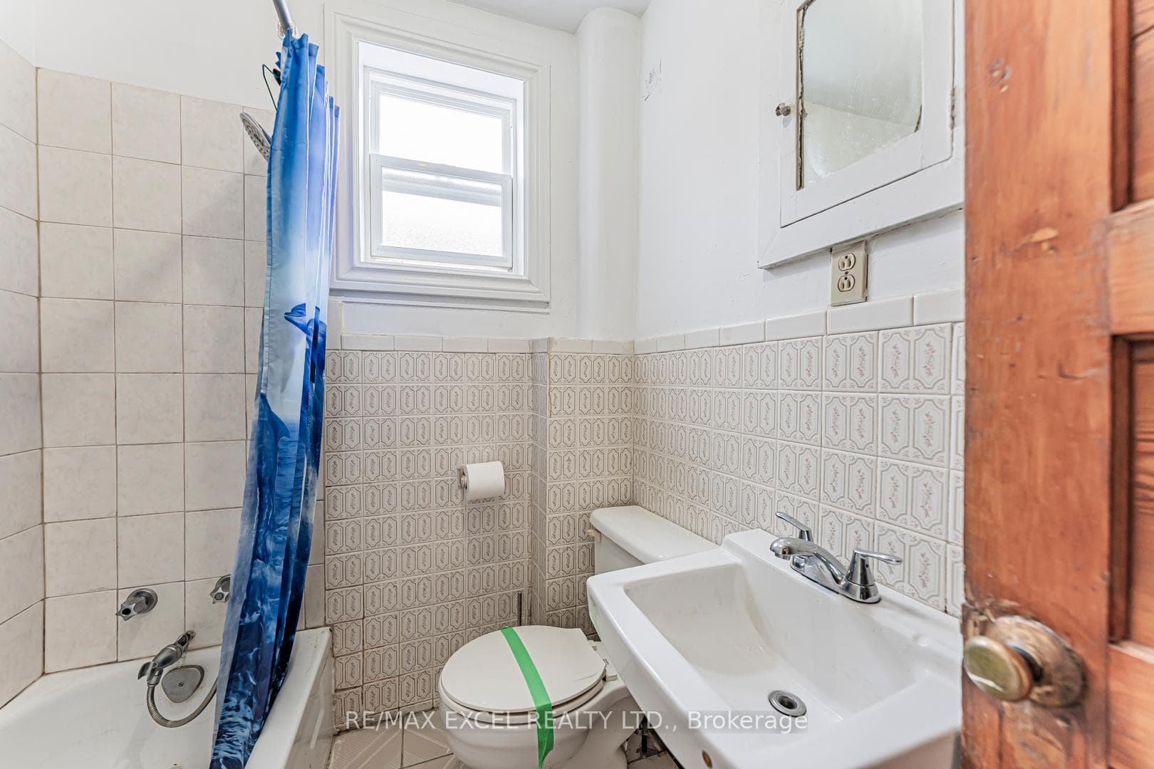 576 Gladstone Avenue photo 35