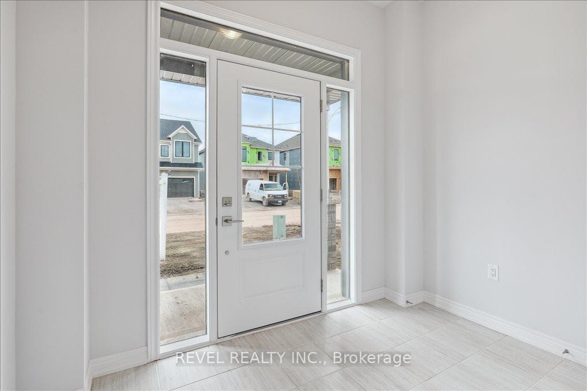 120 Starfire Crescent photo 6