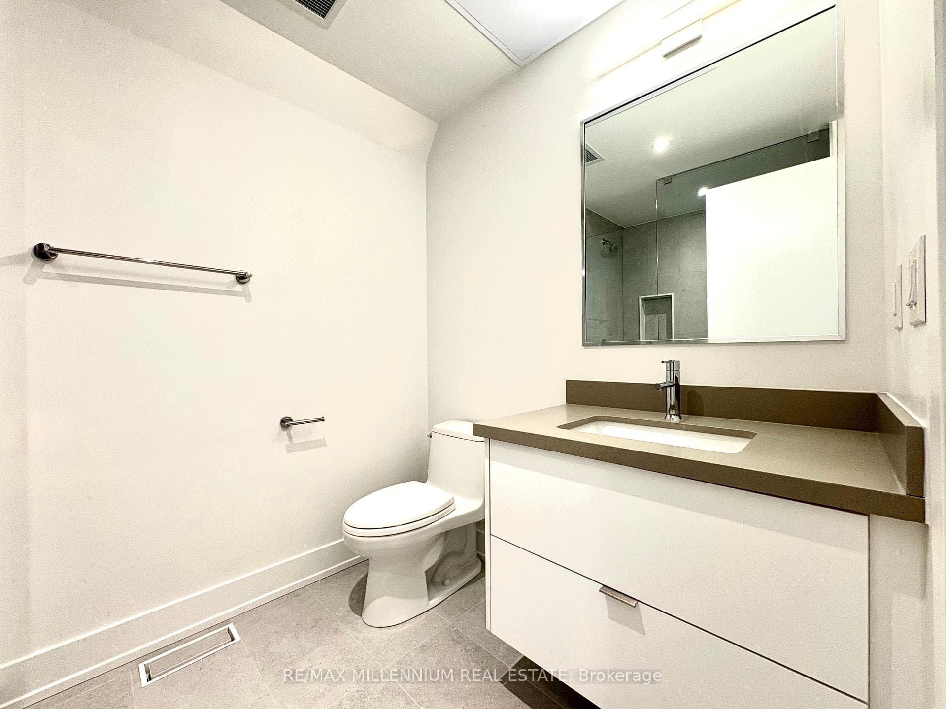 155 Dovercourt #4 Avenue photo 15